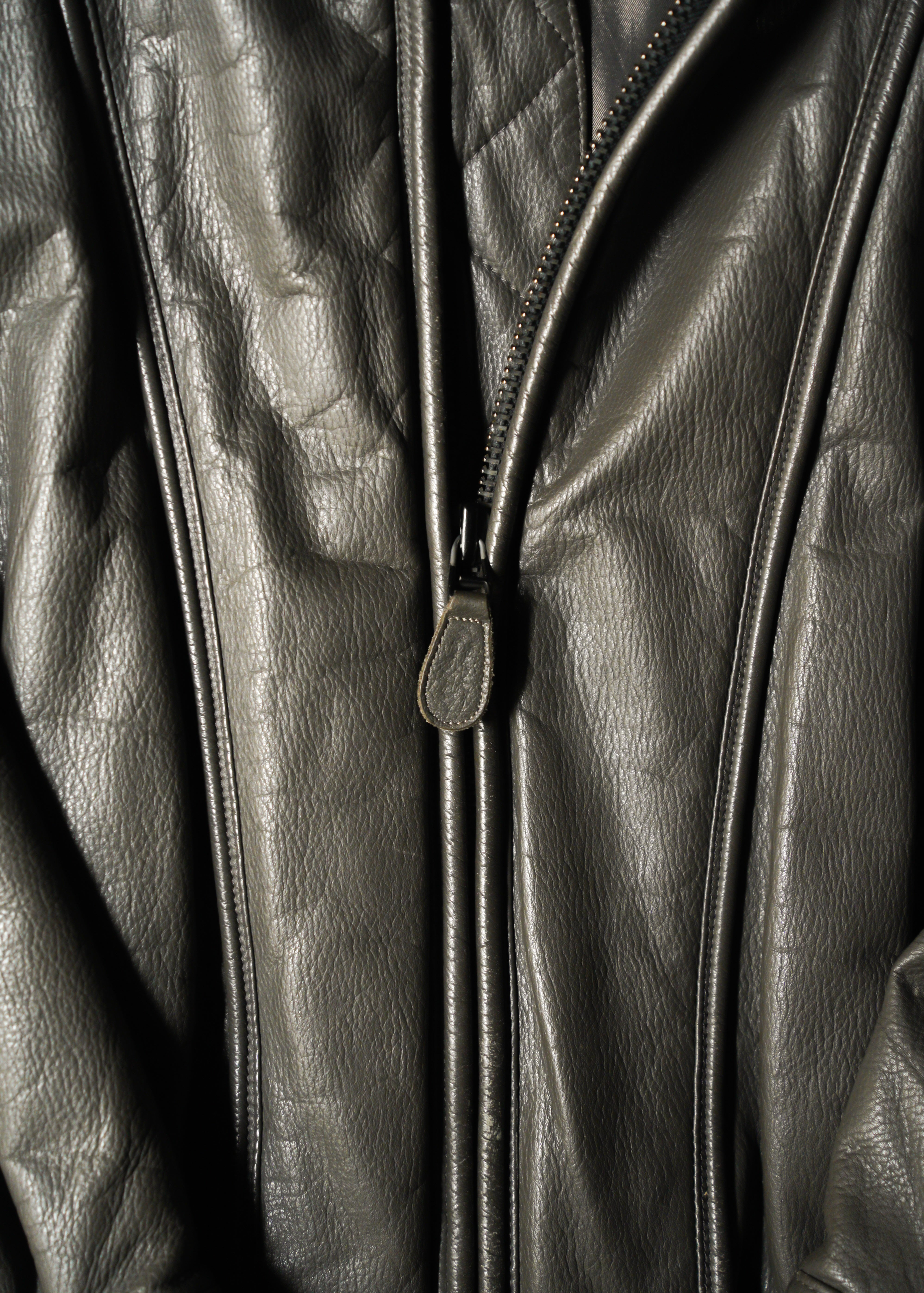 ISSEY MIYAKE 82AWzip up cow leather jacket