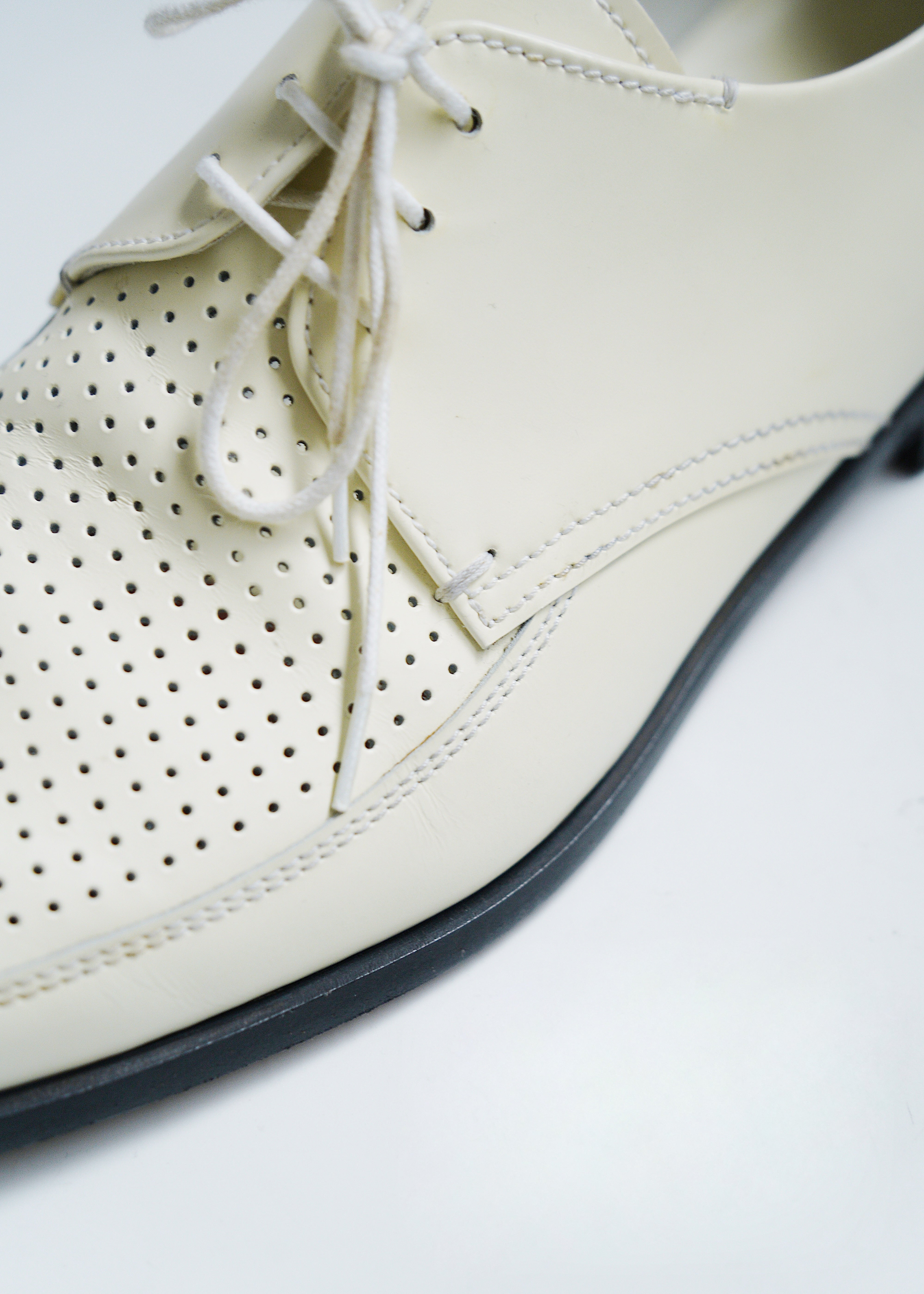 00's PRADA punching leather dress shoes