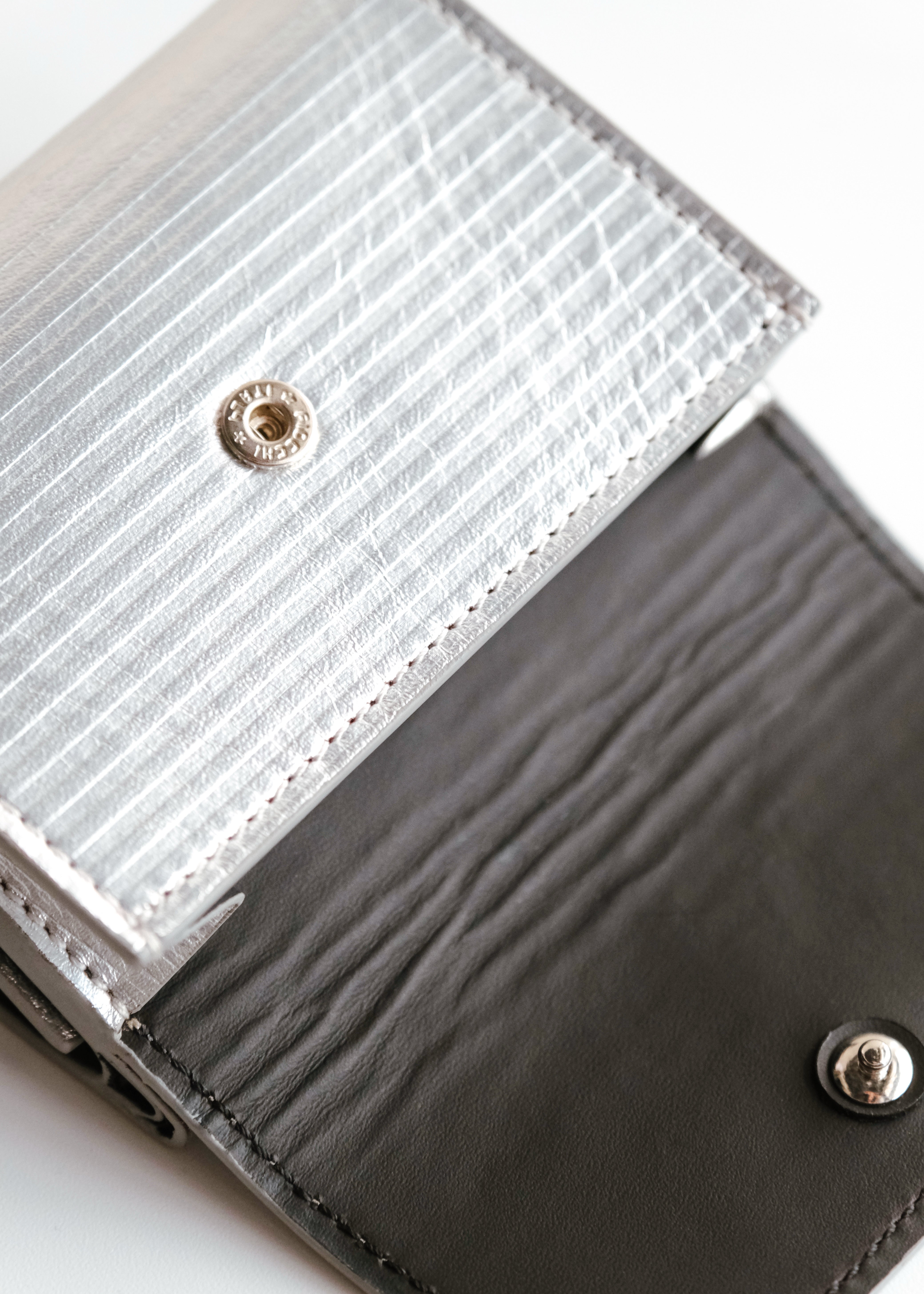 beta post steelic trifold wallet 050 Black メンズ
