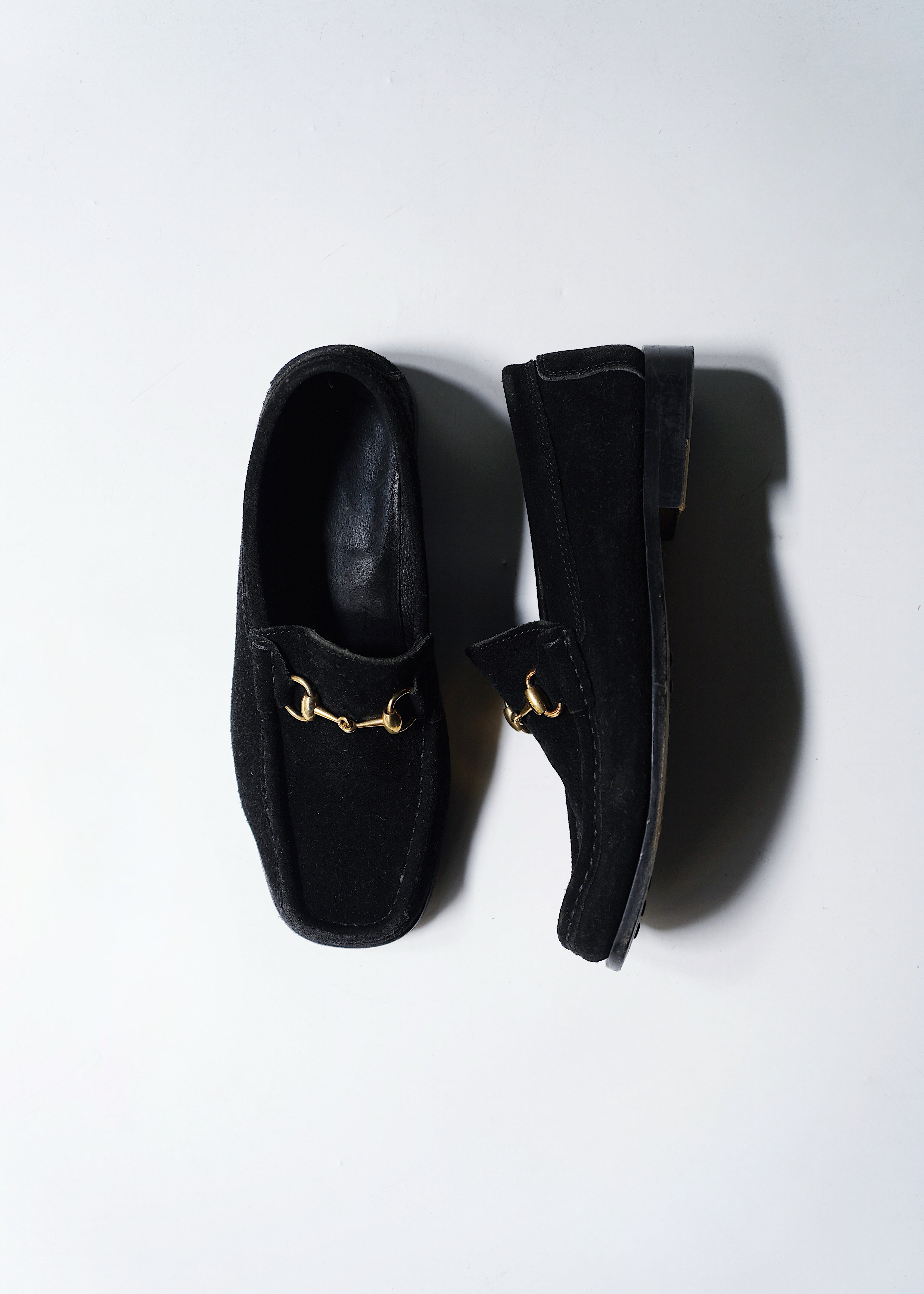00's GUCCI horse bit suède square toe loafer