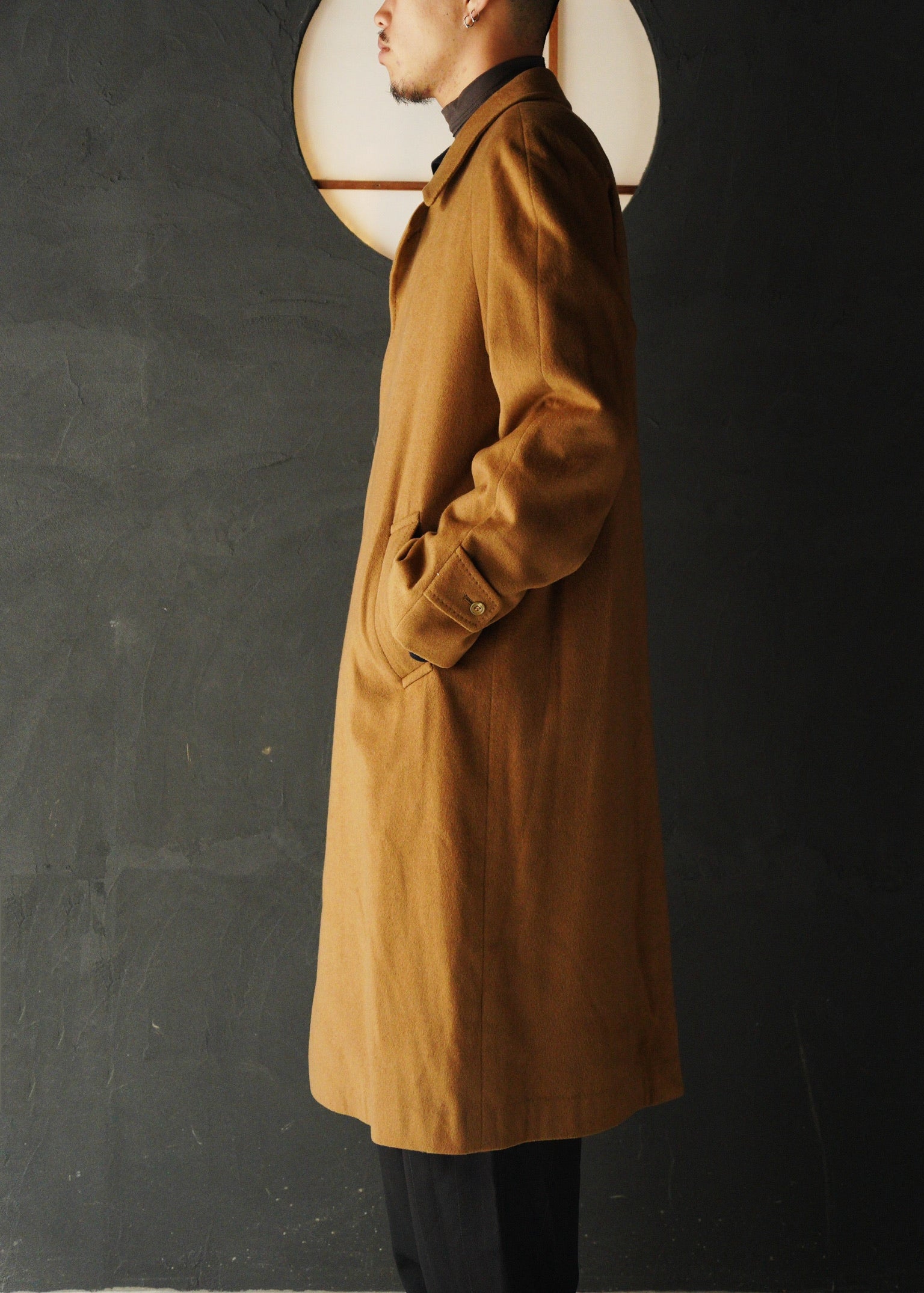 Raglan sleeve cashmere balmacaan coat