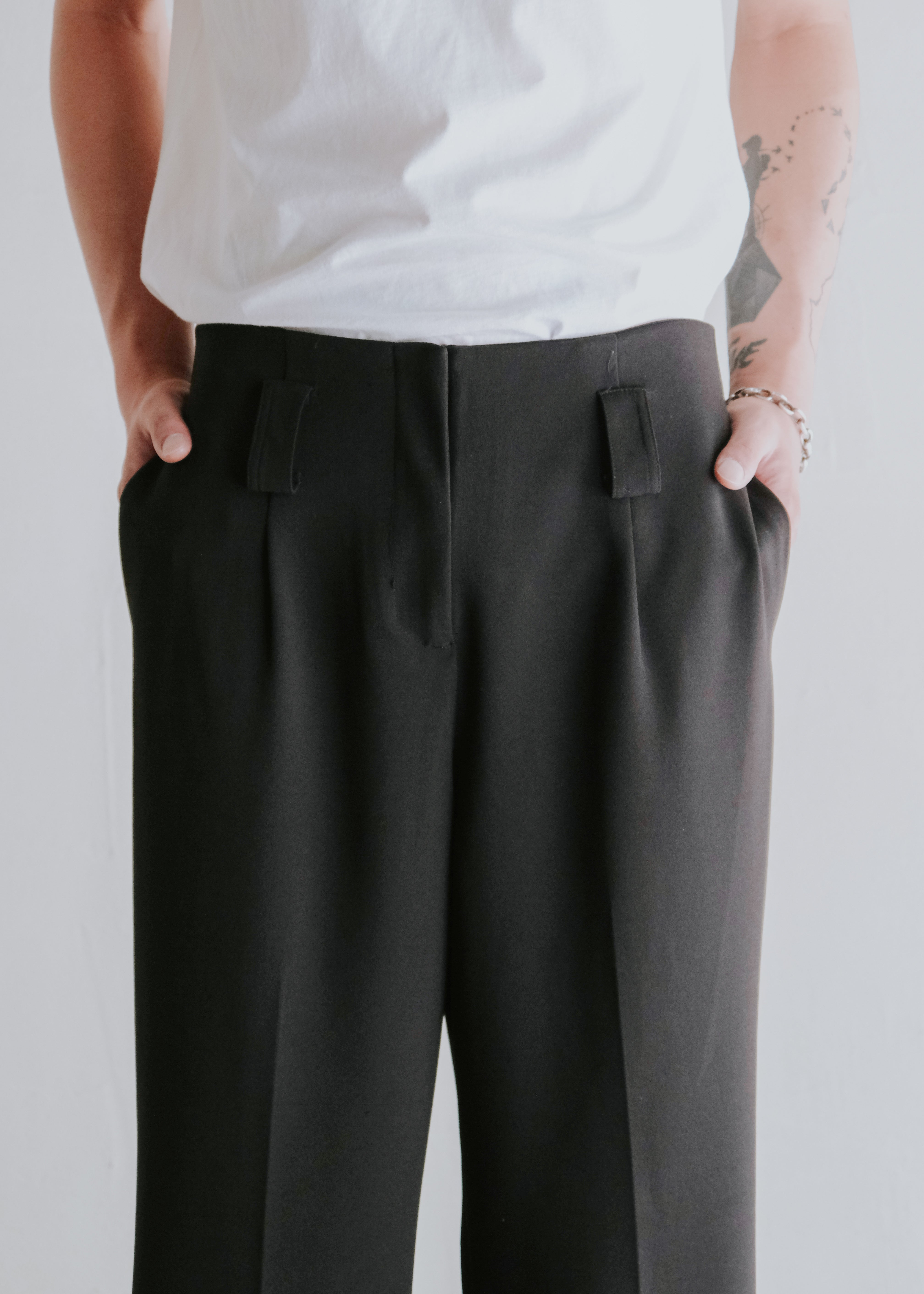 tucked center crease relax tapered trousers