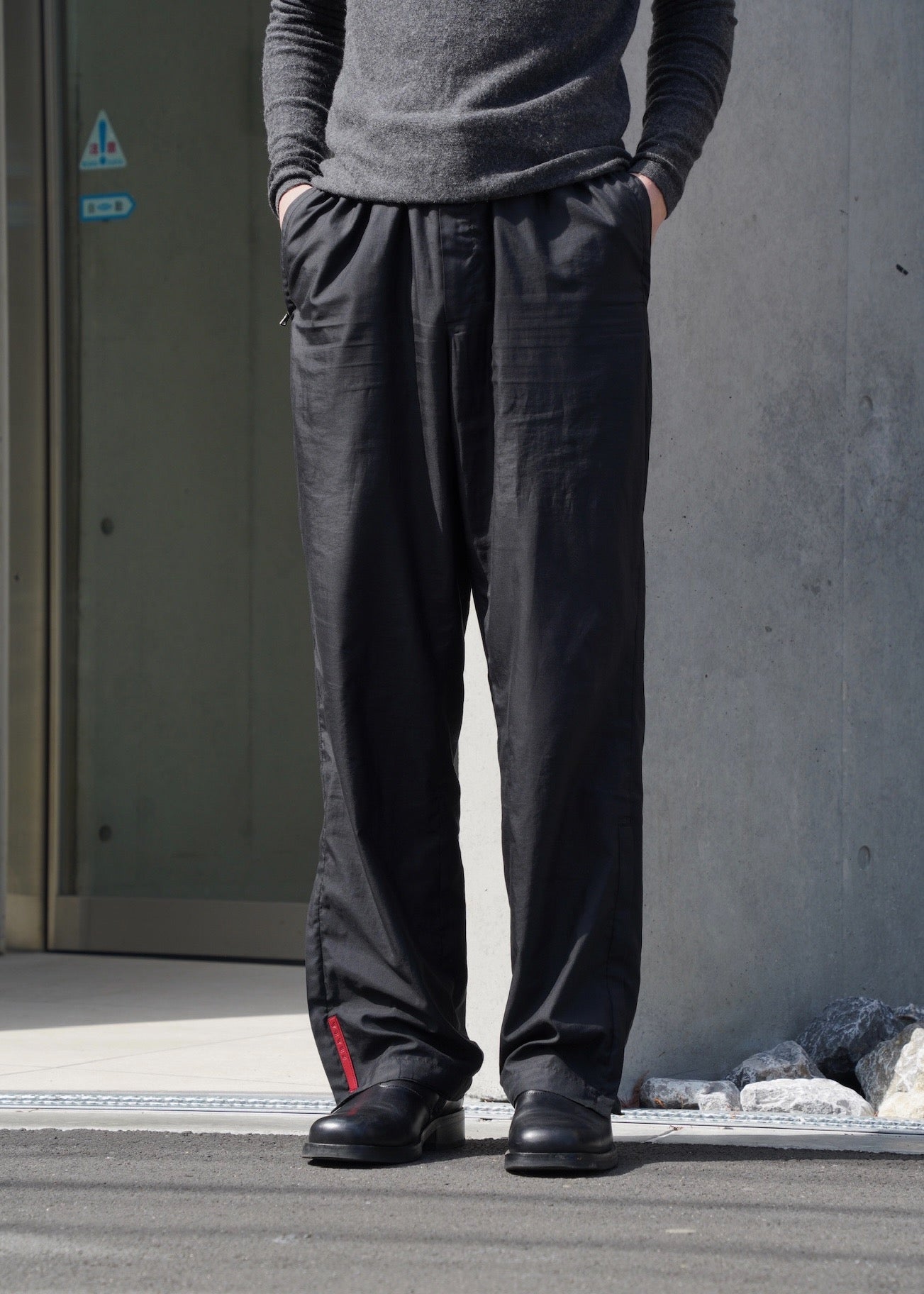 PRADA SPORT プラダスポーツ Linea Rossa リネアロッサ 00年代 サイドジップ トラウザー パンツ 古着 アーカイブ ヴィンテージ メンズ
