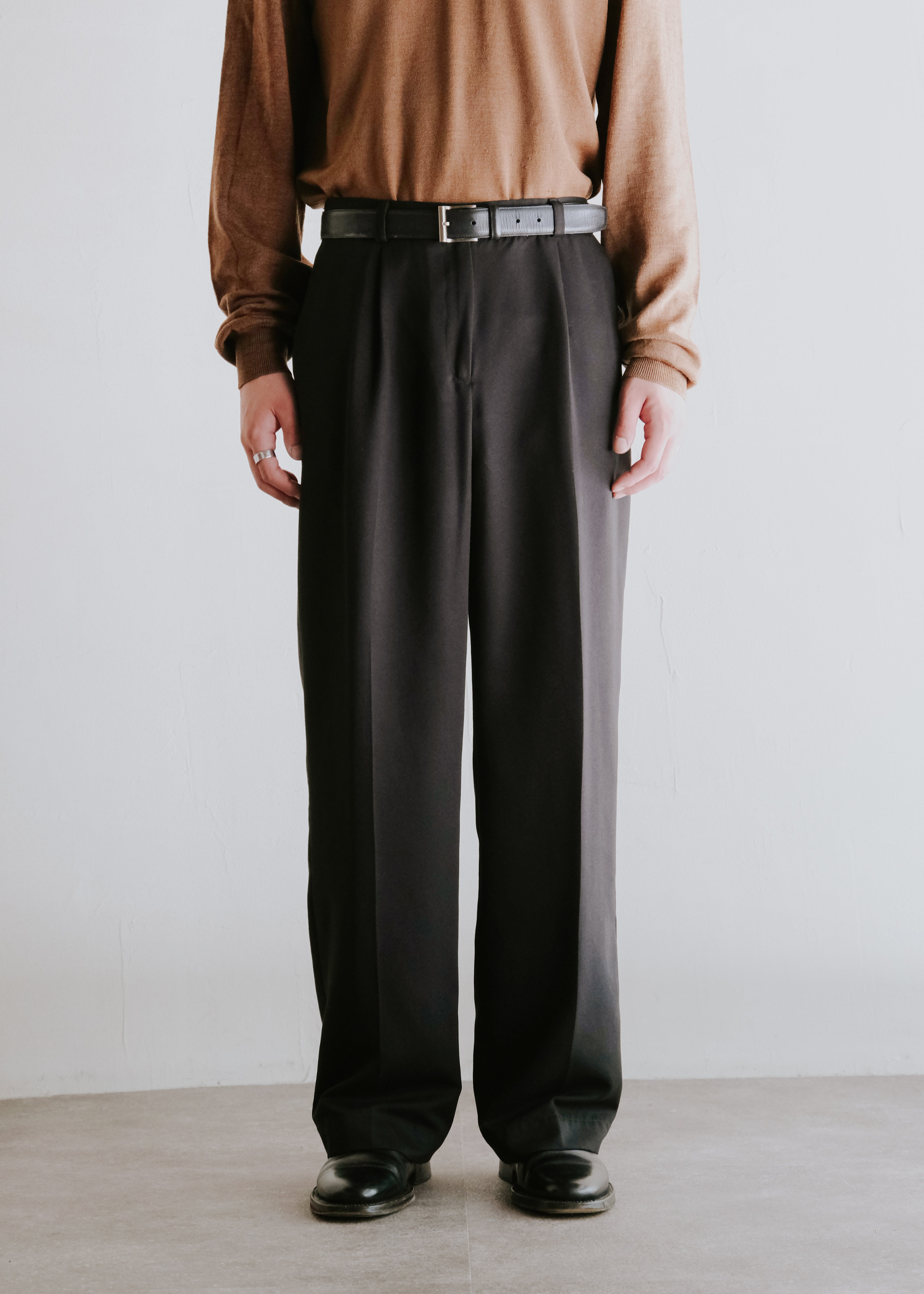 center creased tuck wide straight slacks