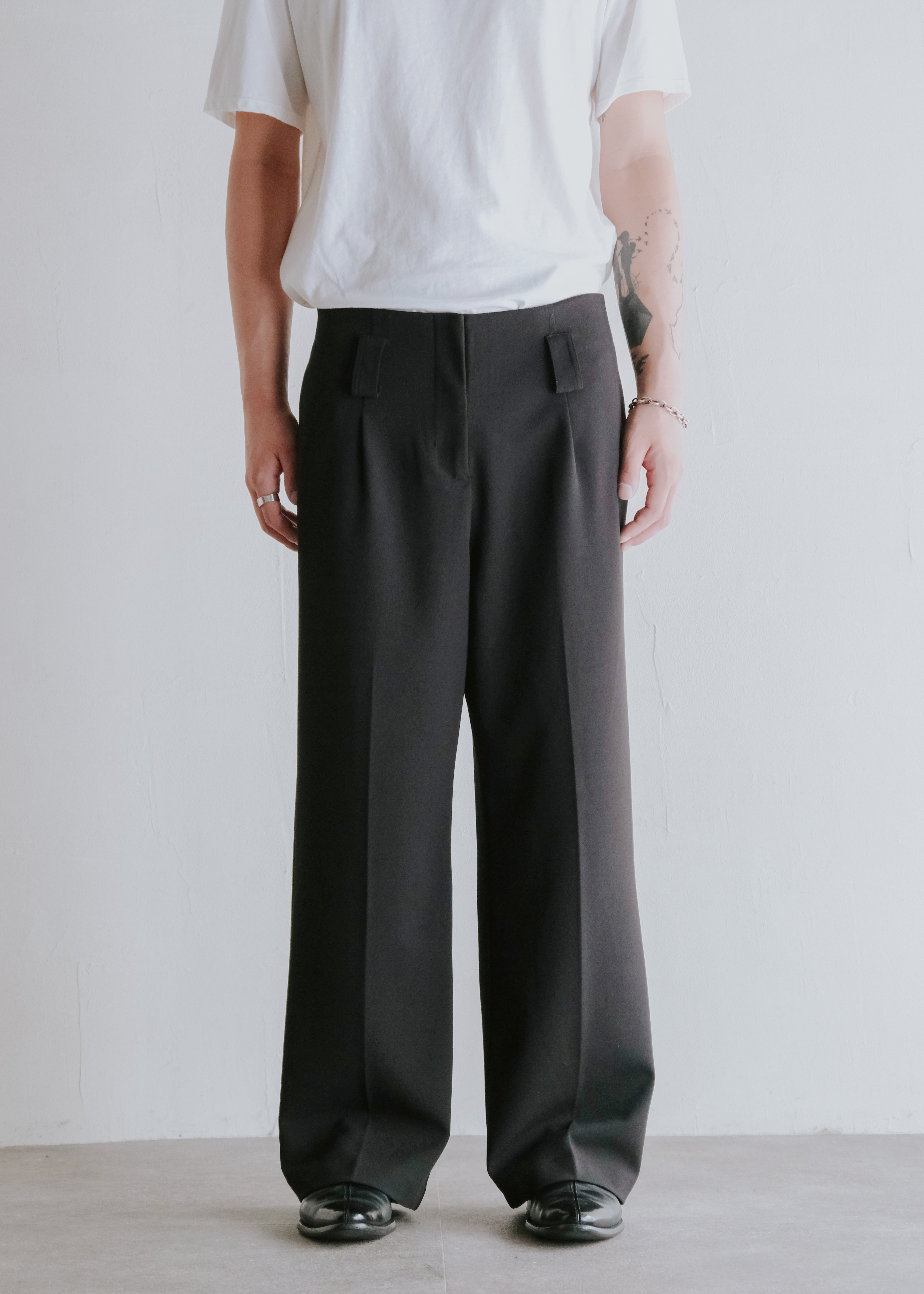 tucked center crease relax tapered trousers