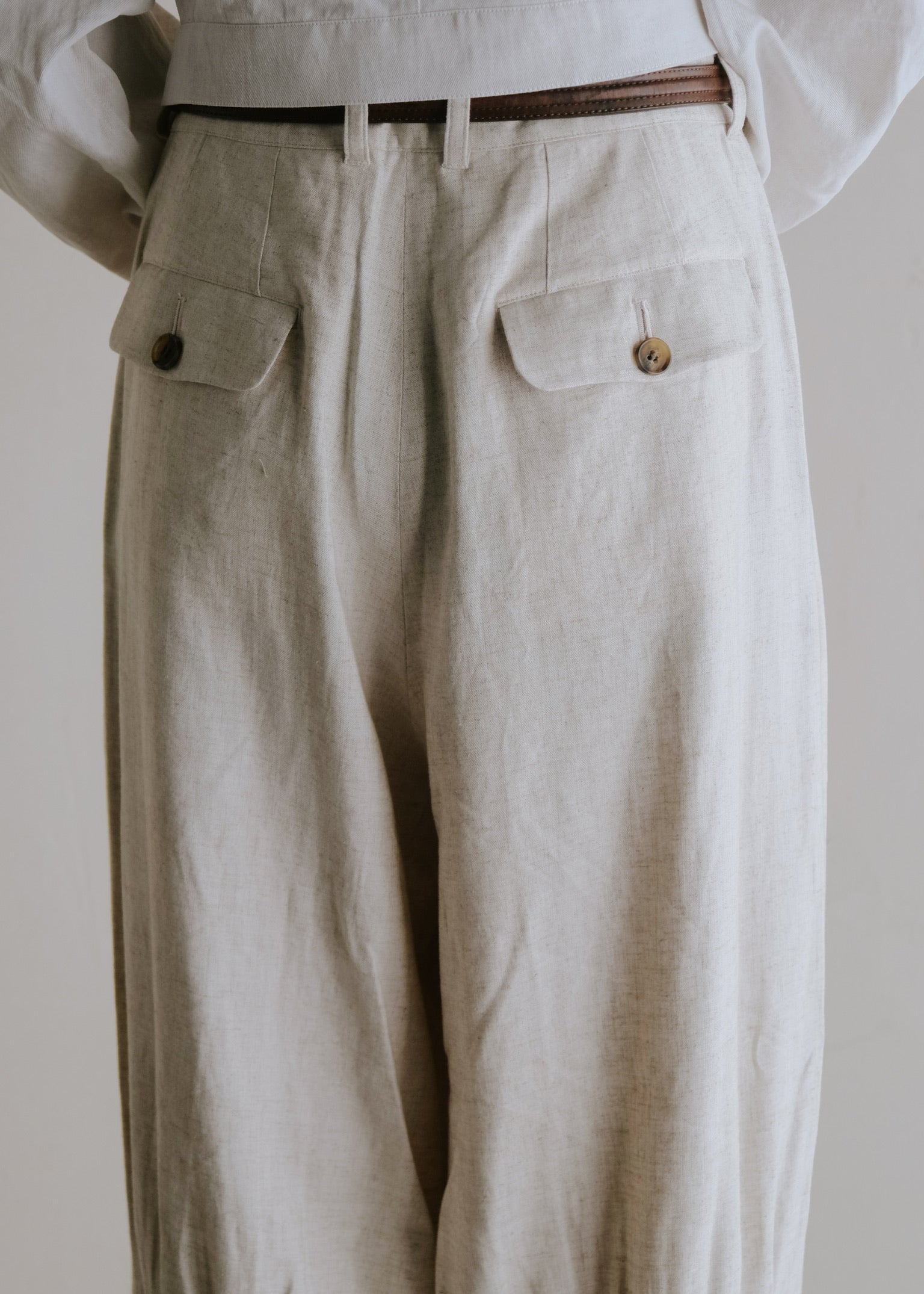 HOMO LUDENS 26SS pintuck linen slacks / Ivory