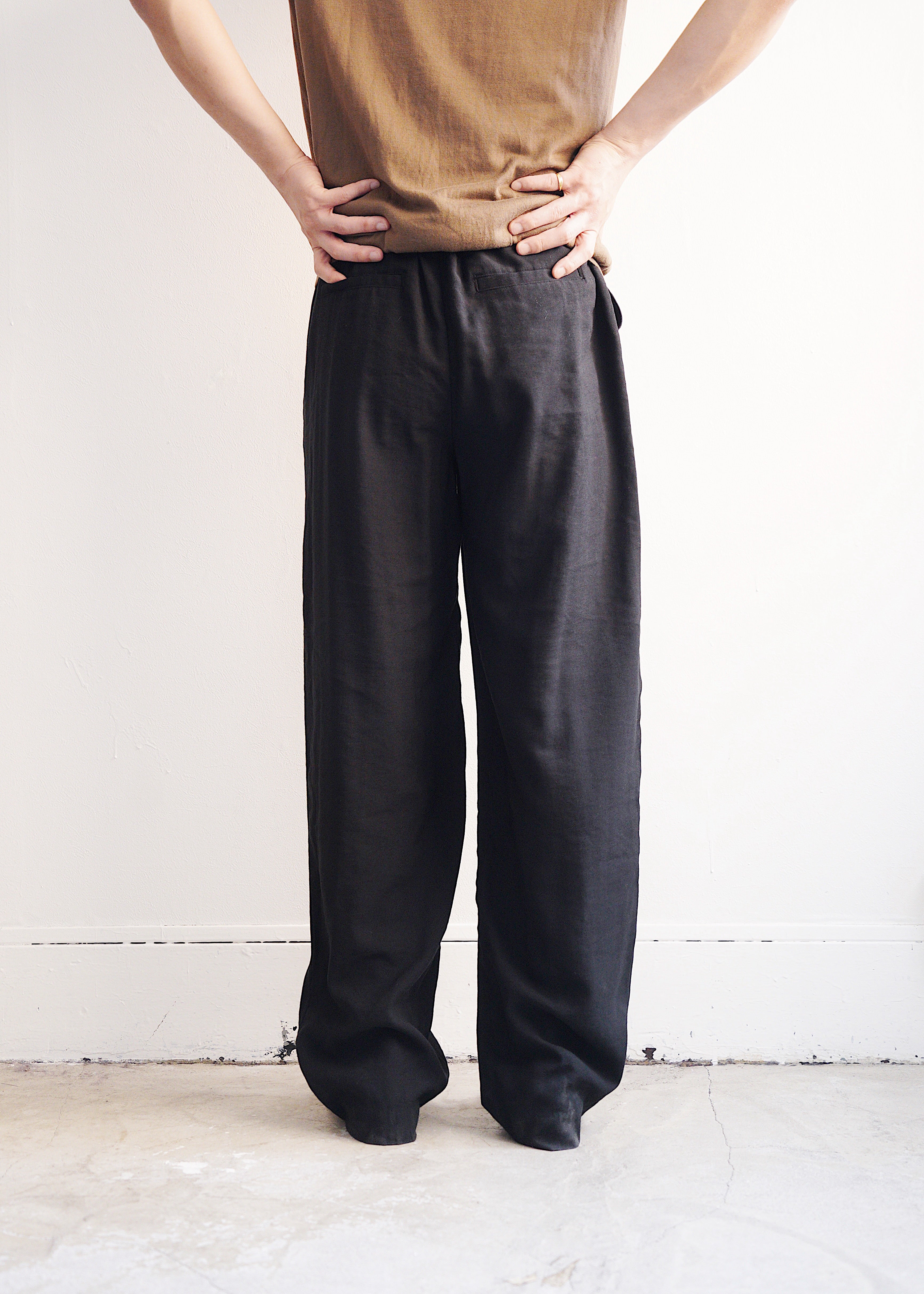 00's rayon wide tapered 2 tuck slacks
