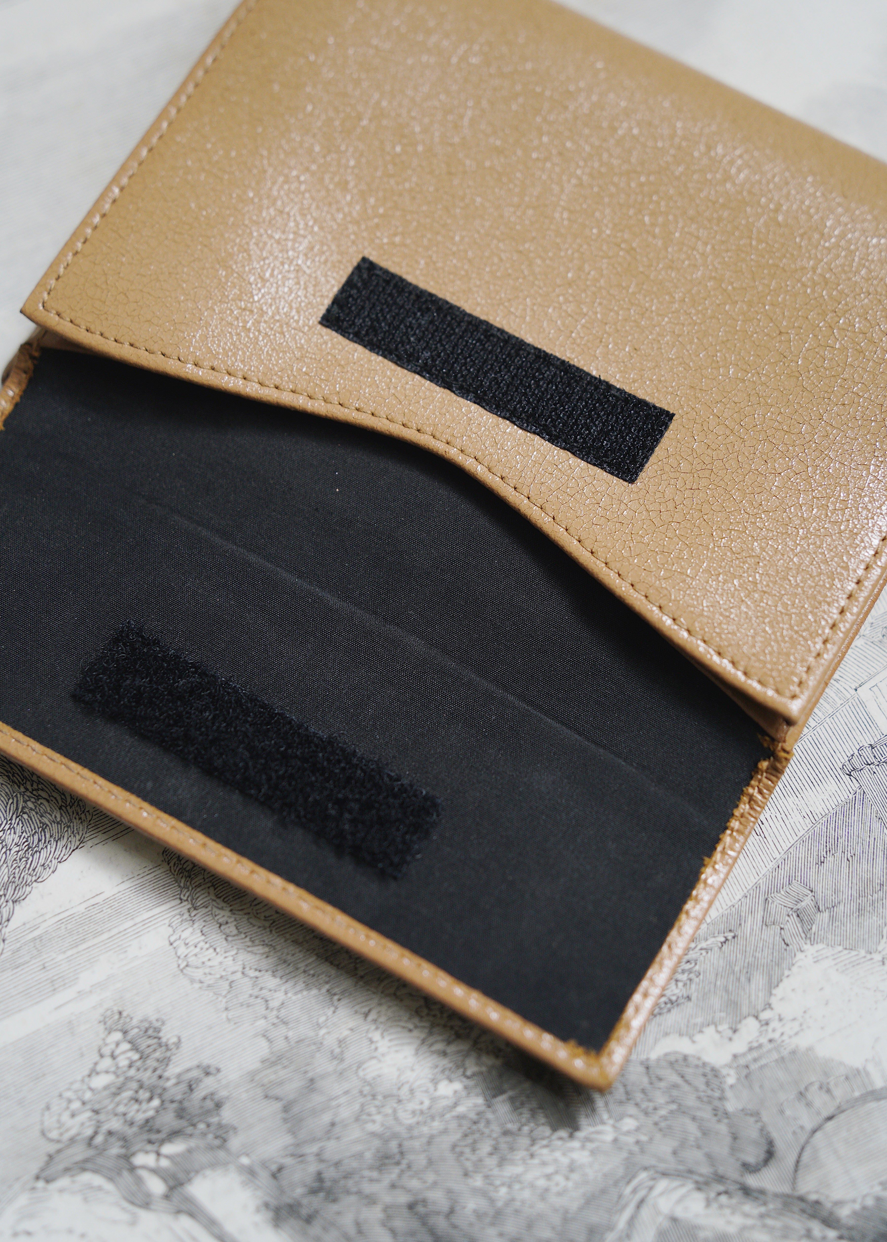90's MIU MIU leather velcro wallet