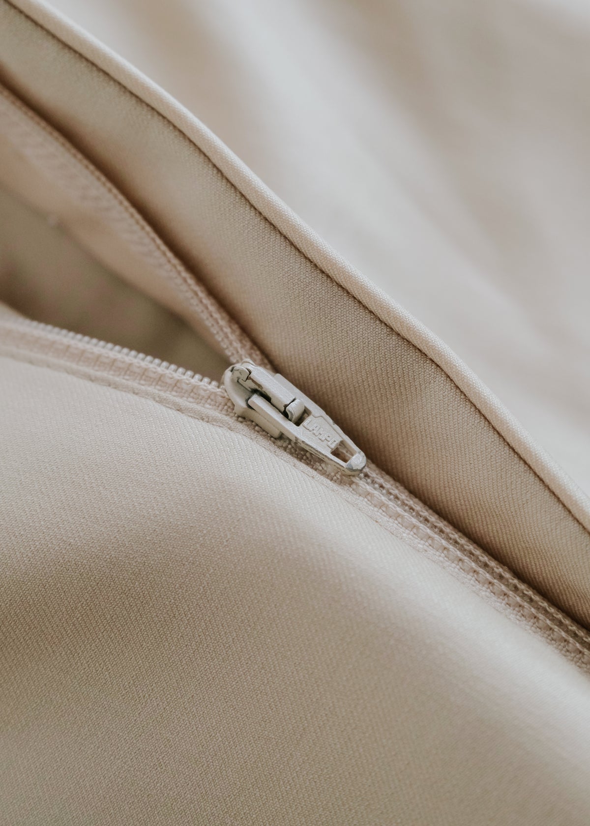 00's ADER Sartoria 1978 by Loro piana Super 120's wool two tucked relaxing tapered slacks