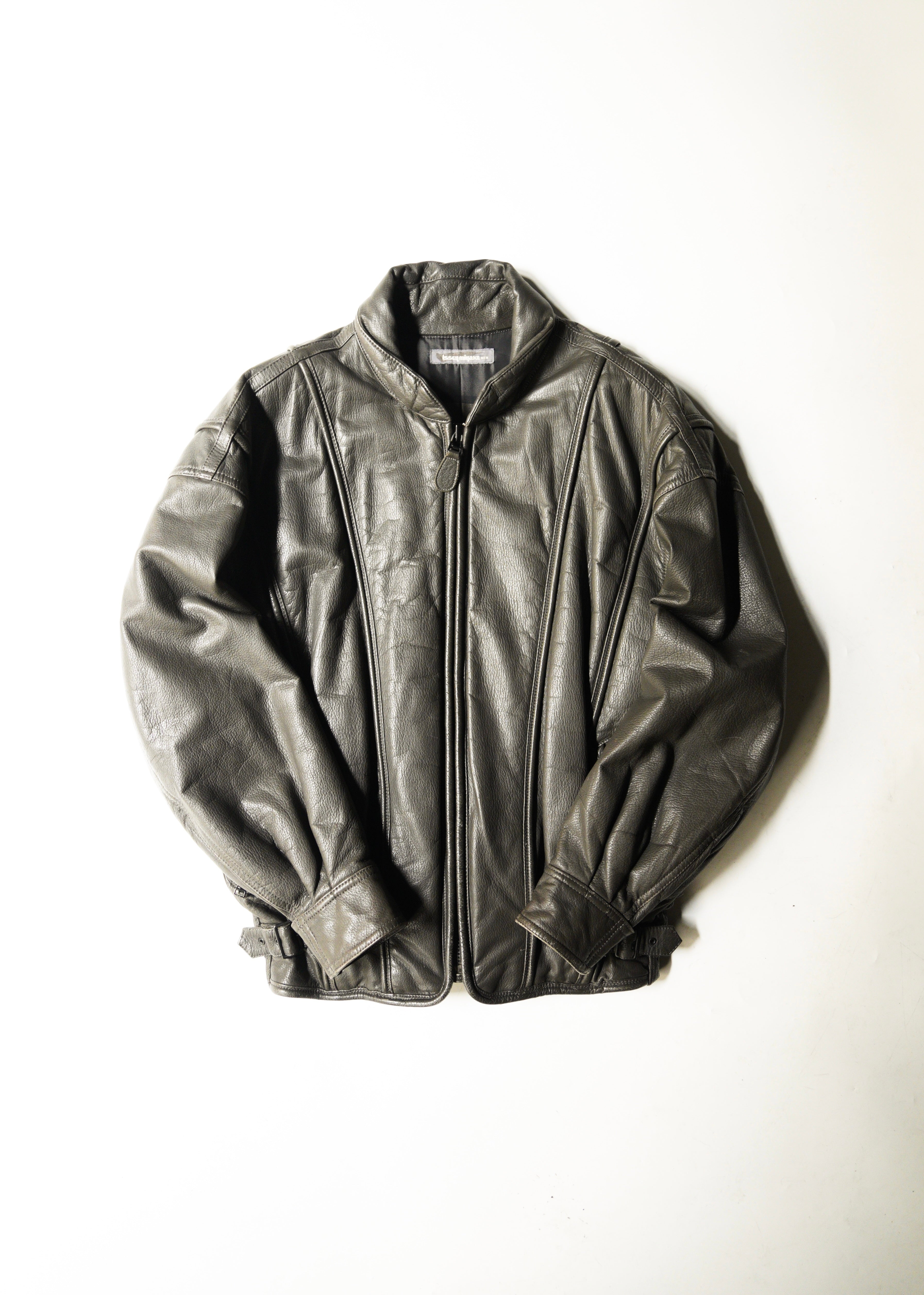 ISSEY MIYAKE 82AWzip up cow leather jacket