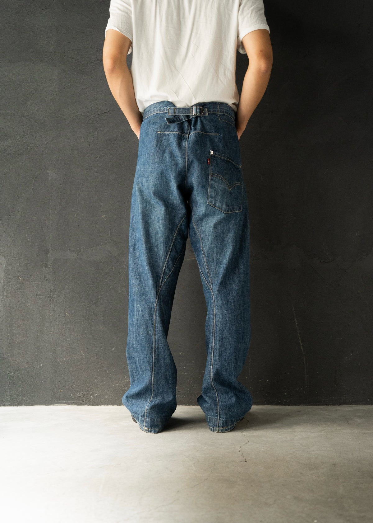00’s Euro Levi’s draping loose fit jeans