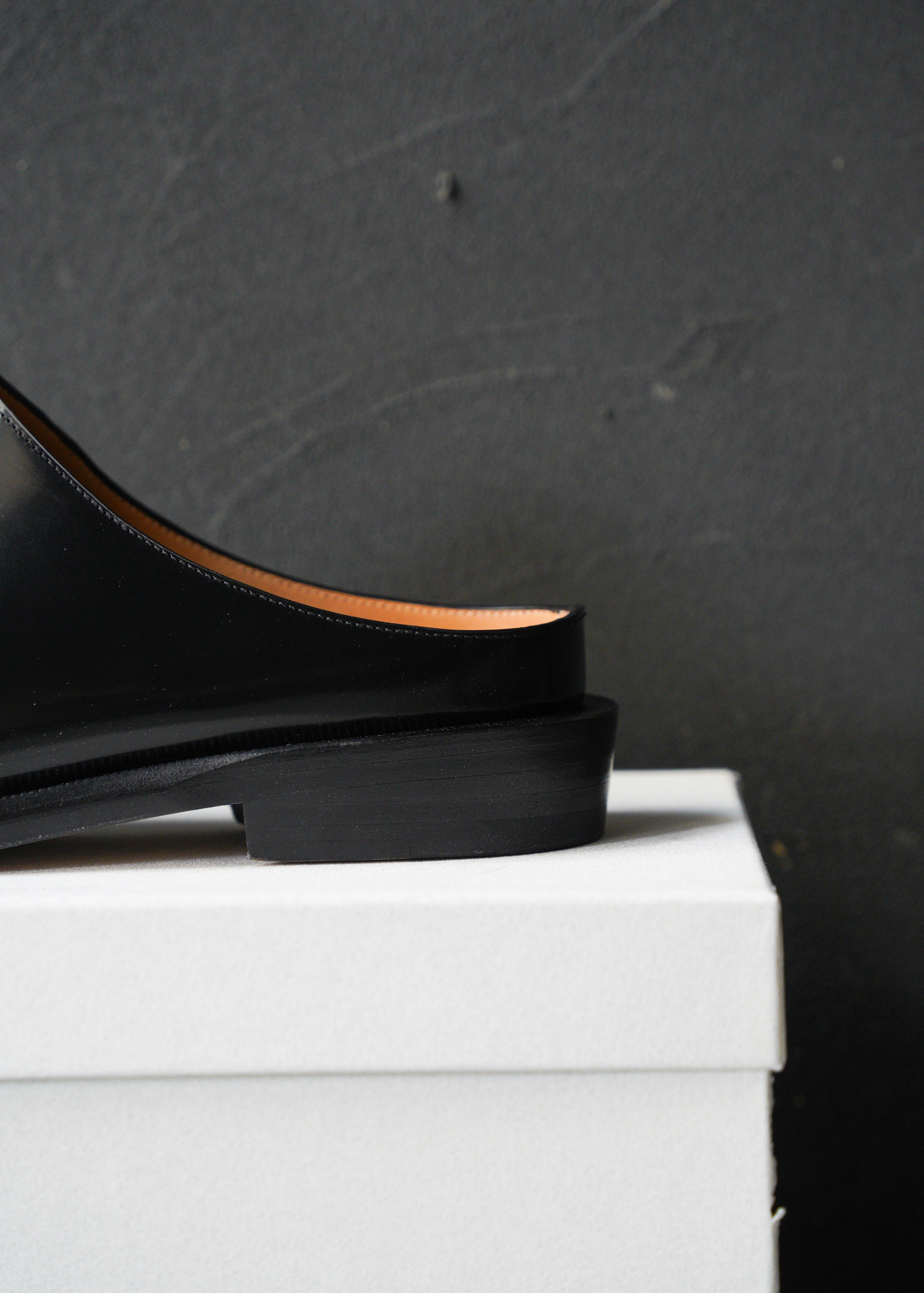 POST ARCHIVE FACTION 26SS Curved Slides / Glossy Black