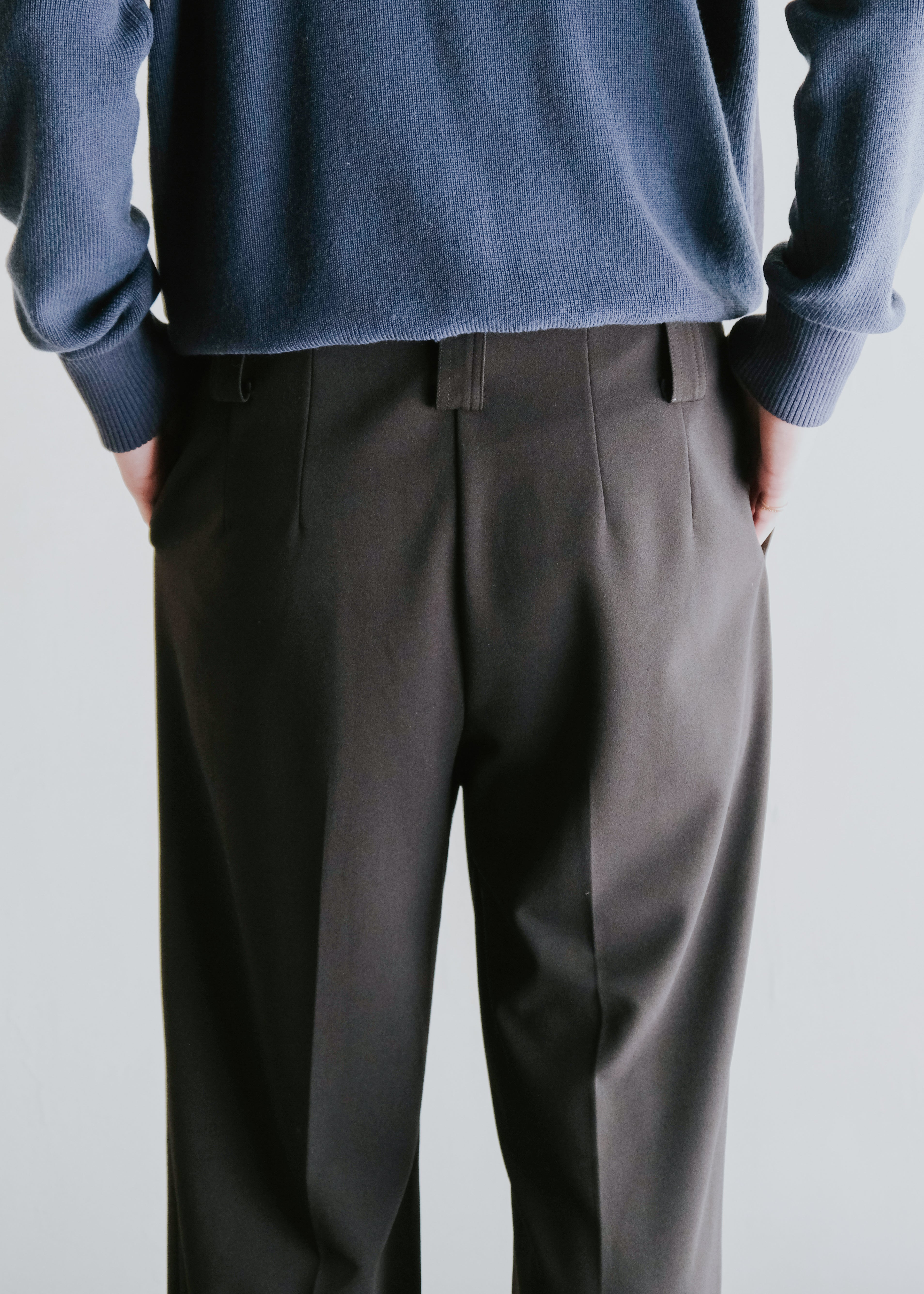 タック入り center crease relax テーパード トラウザーズ メンズ