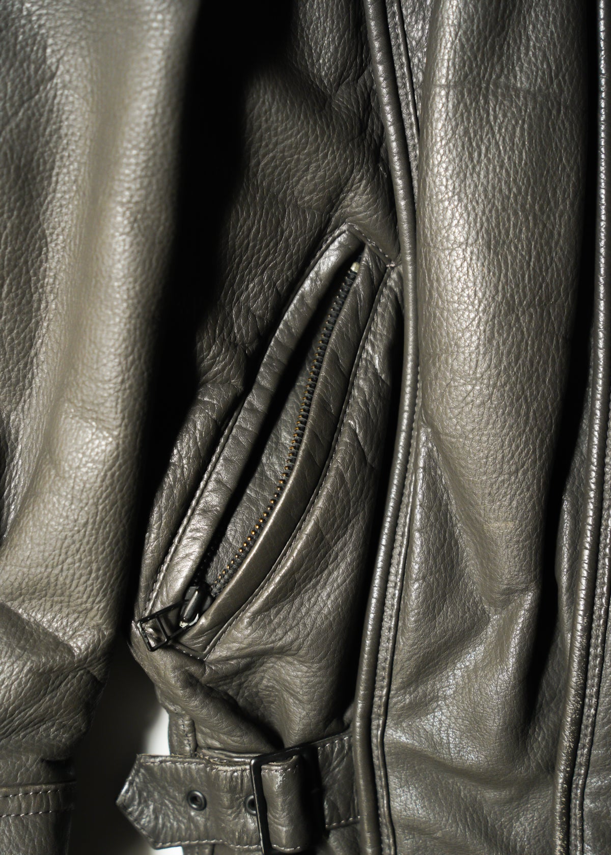 ISSEY MIYAKE 82AWzip up cow leather jacket