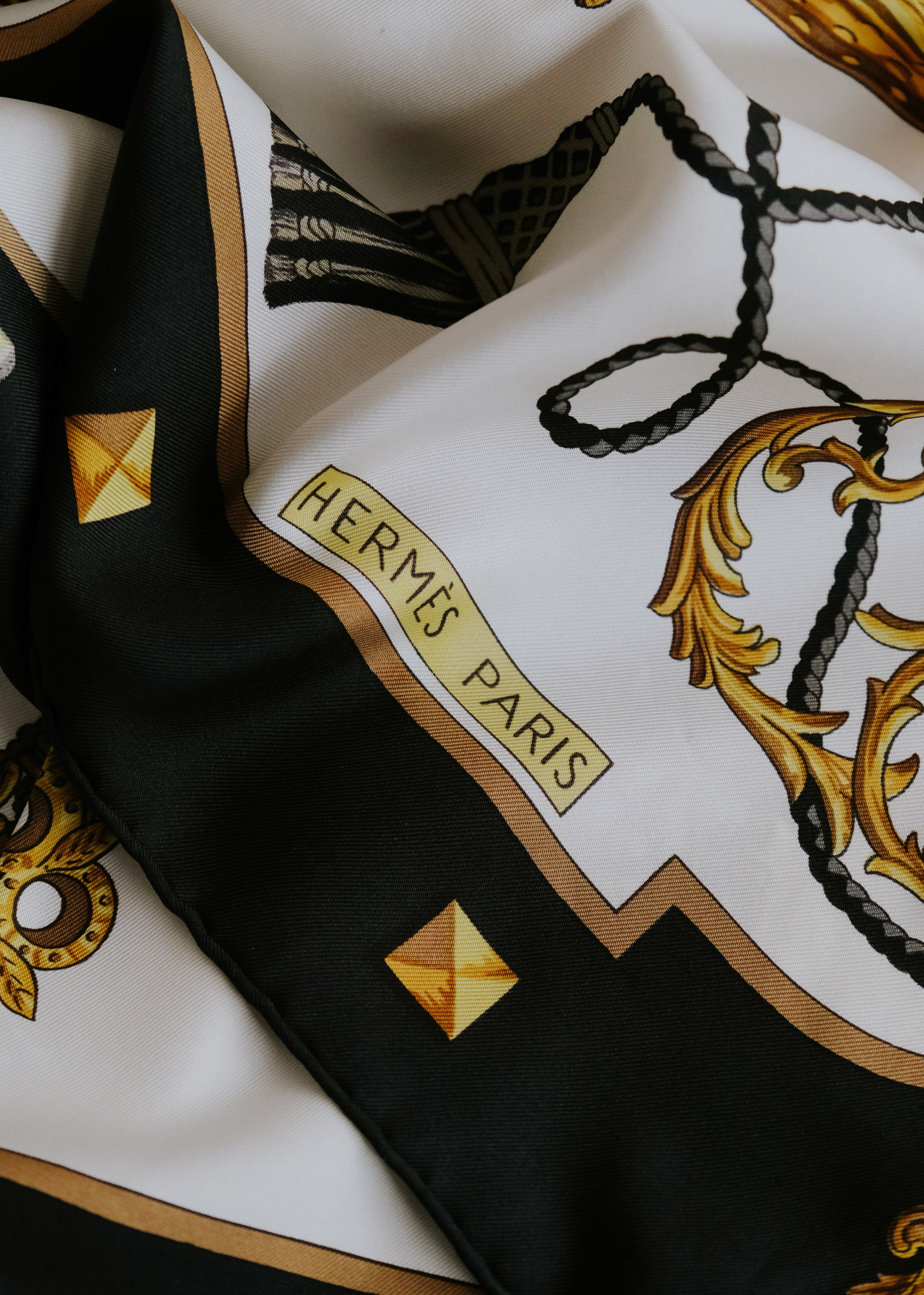 90-00's HERMÈS key pattern silk scarf