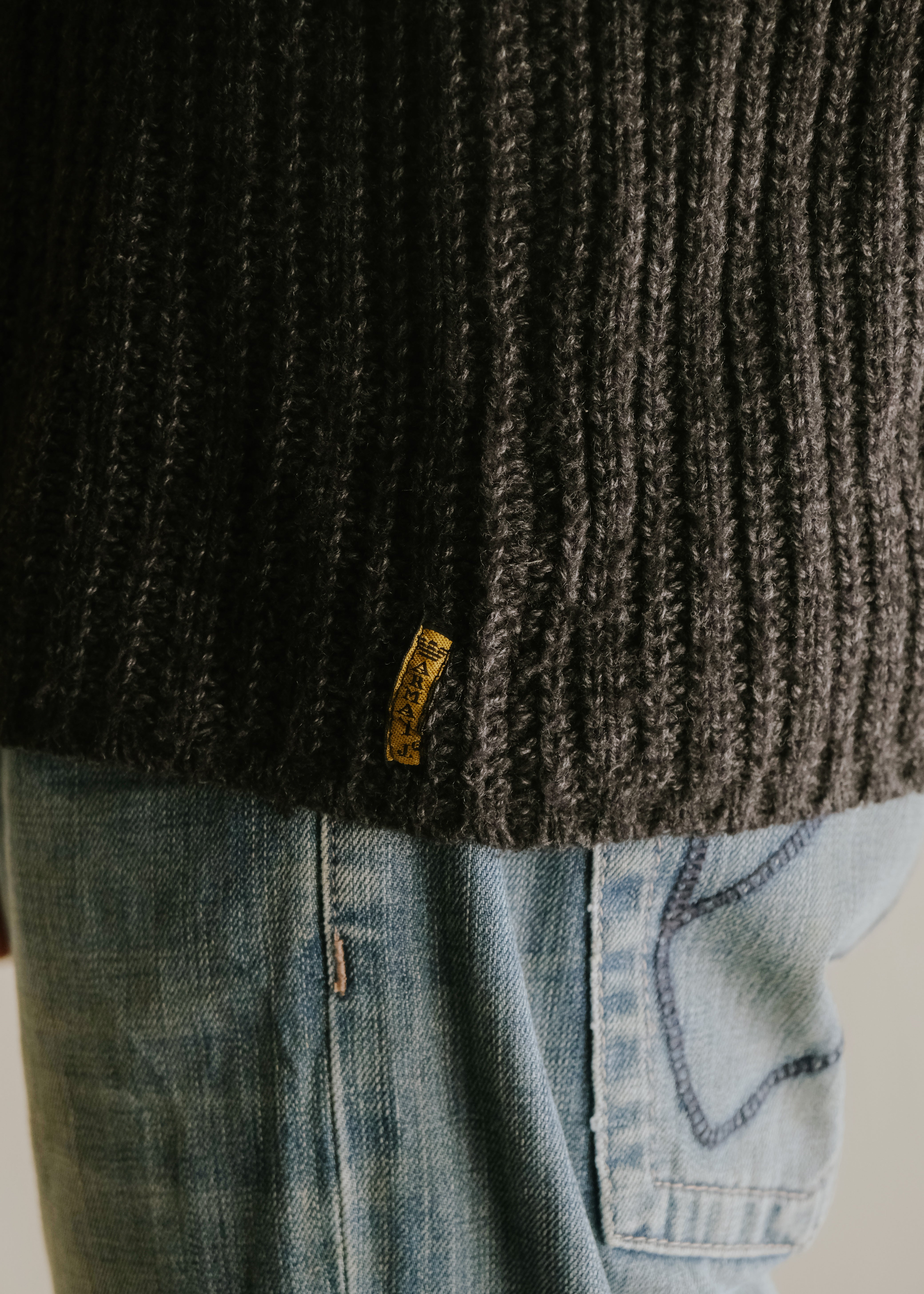 90's ARMANI JEANS v-neck low-gauge knit