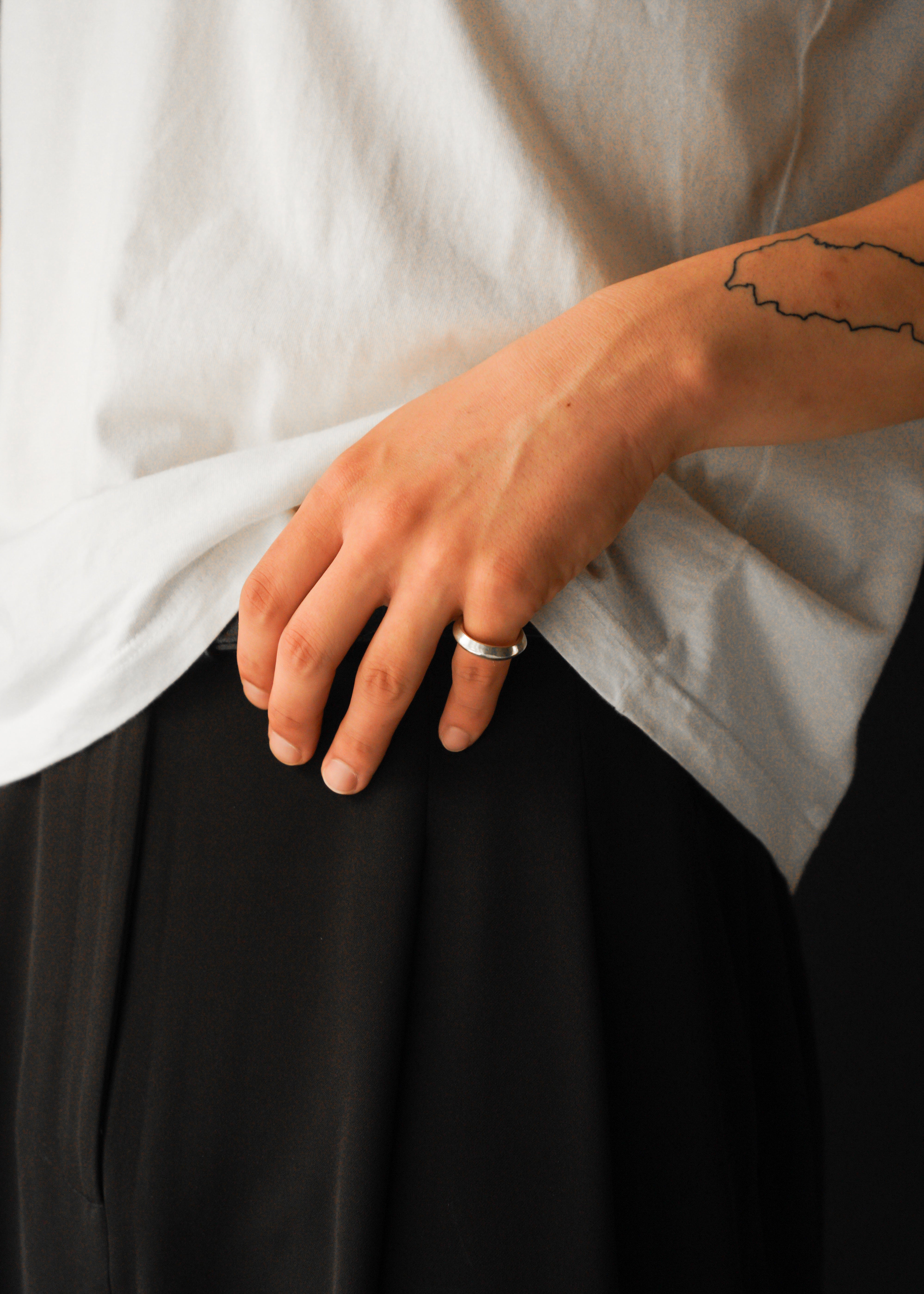 Knife edge silver ring