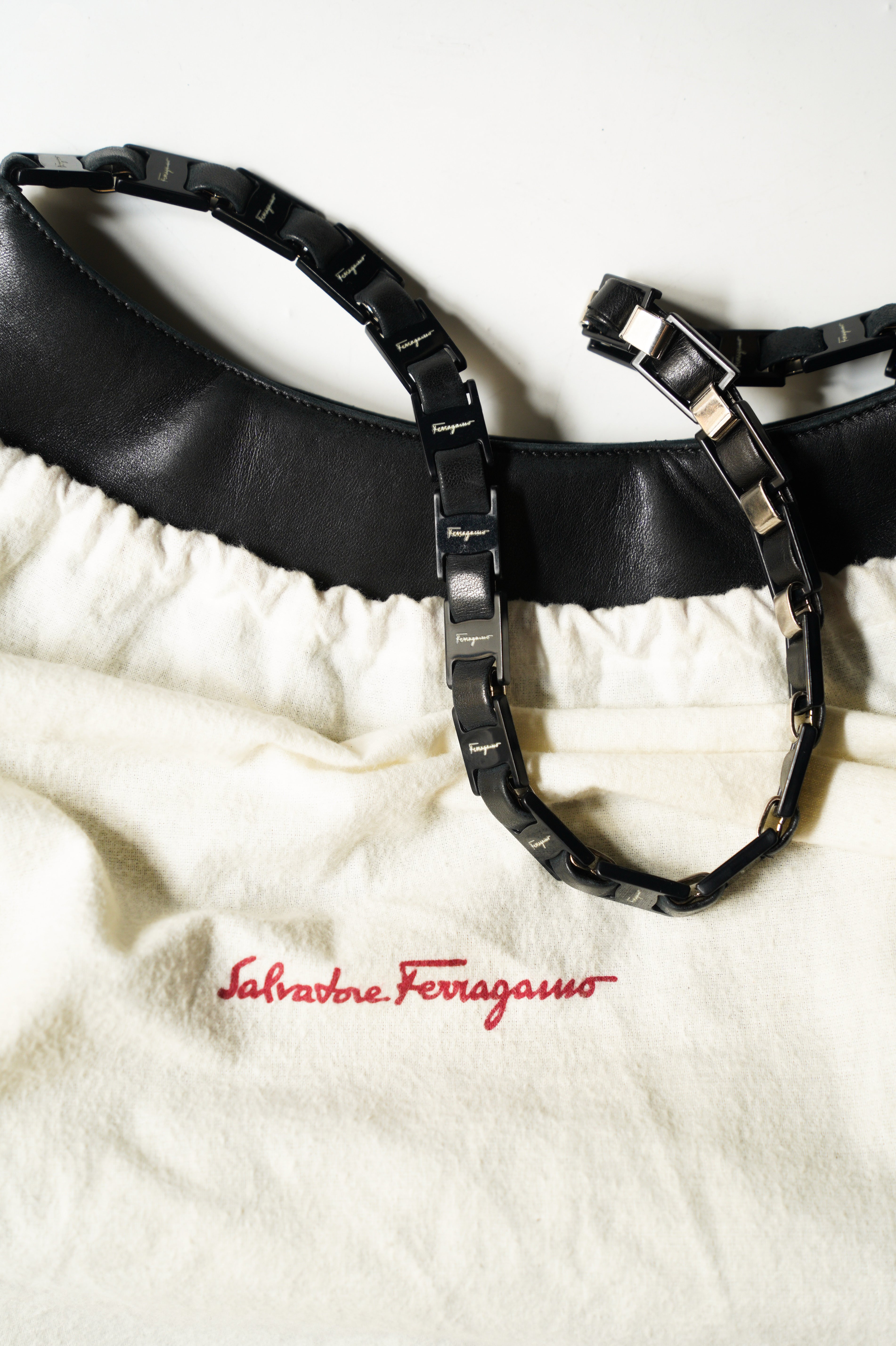 90-00’s Salvatore Ferragamo chain strap leather shoulder bag