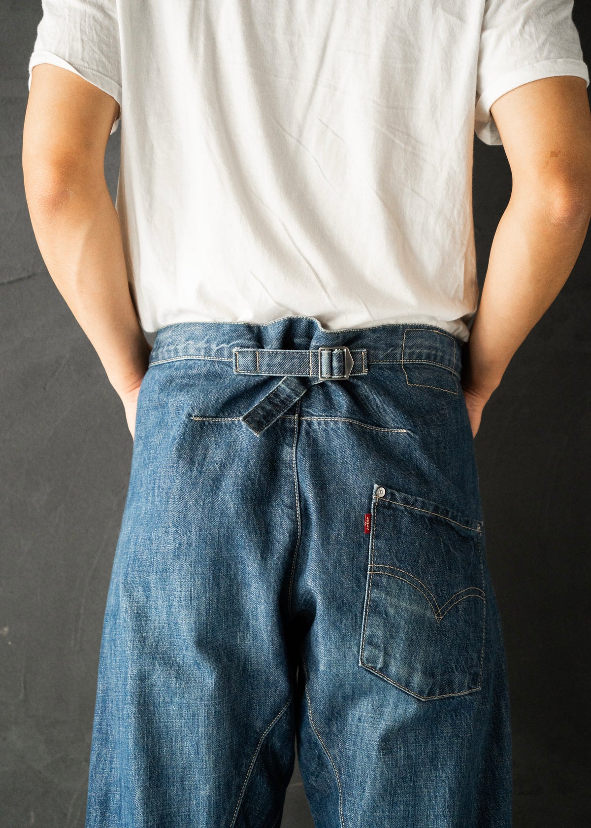00’s Euro Levi’s draping loose fit jeans