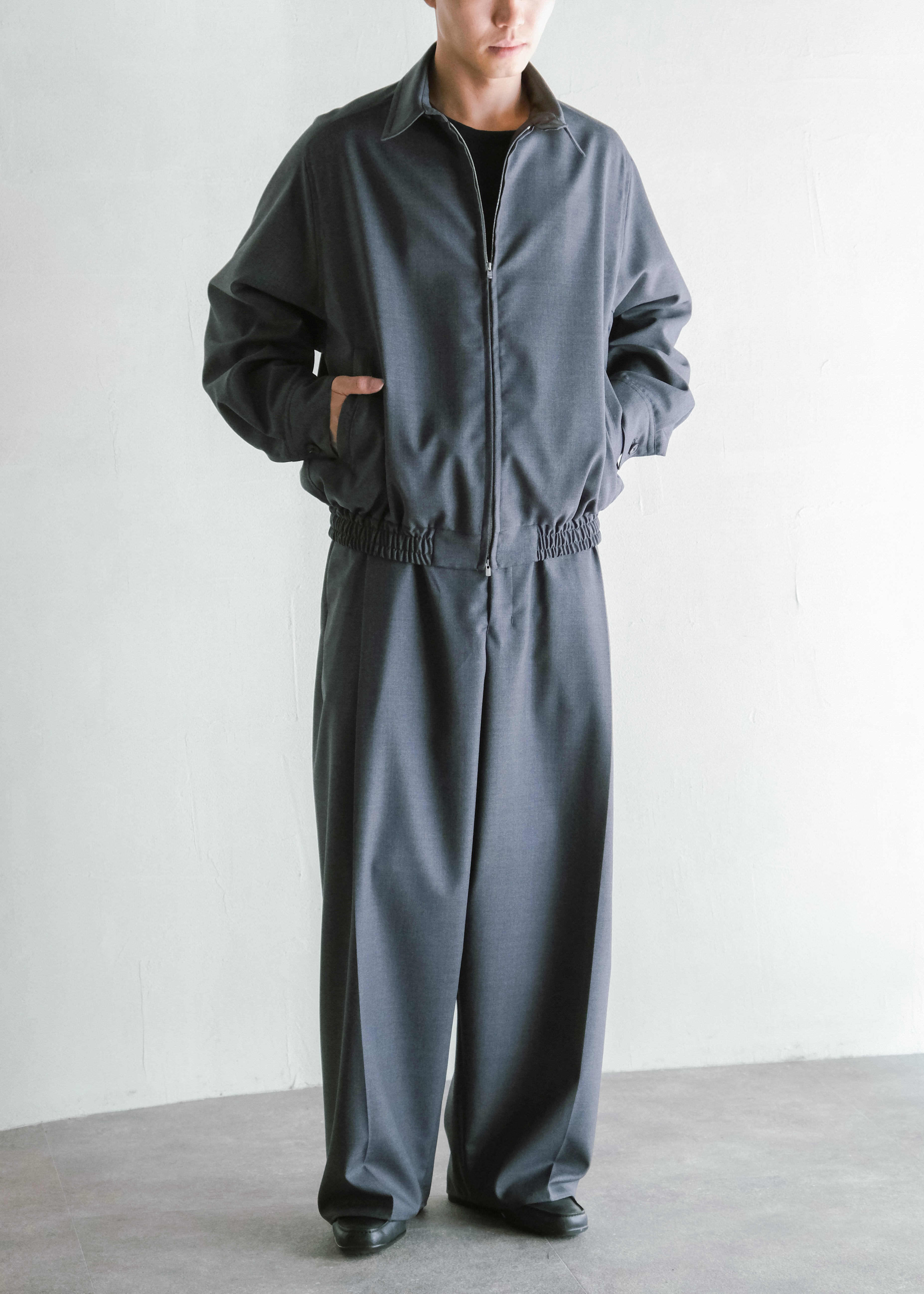 nonnotte 26AW Draping Crotch Box Pleats One- Tuck Trousers/ Charcoal Top