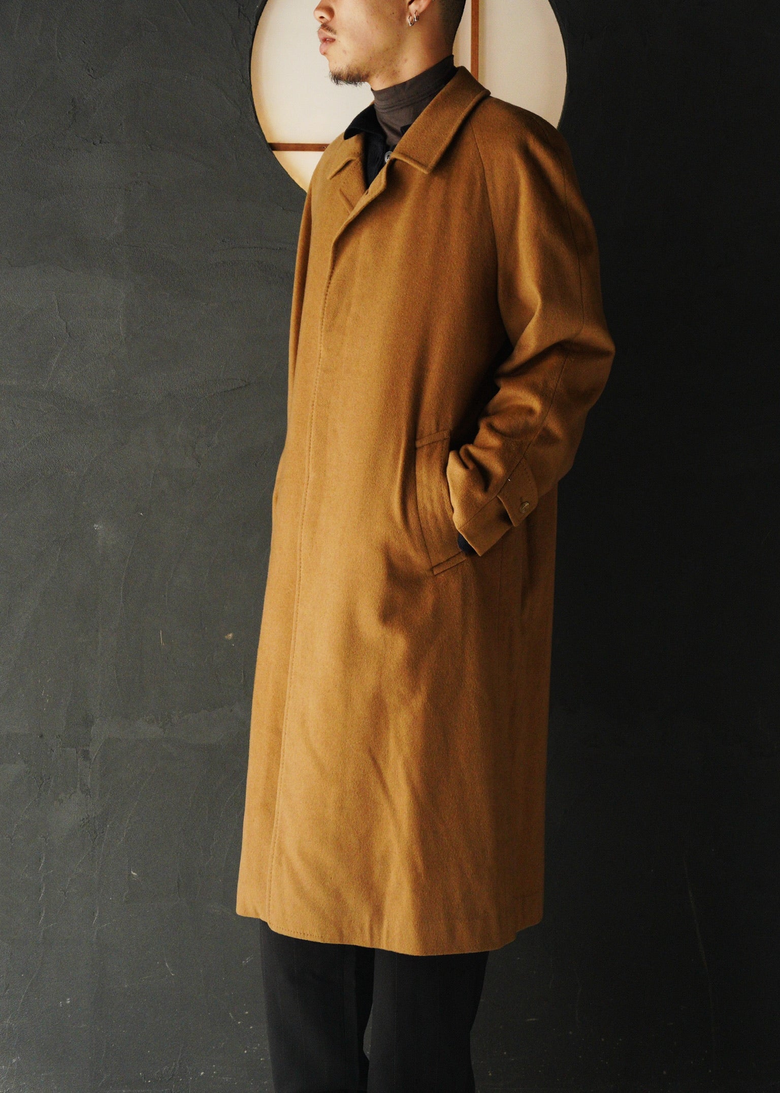 Raglan sleeve cashmere balmacaan coat