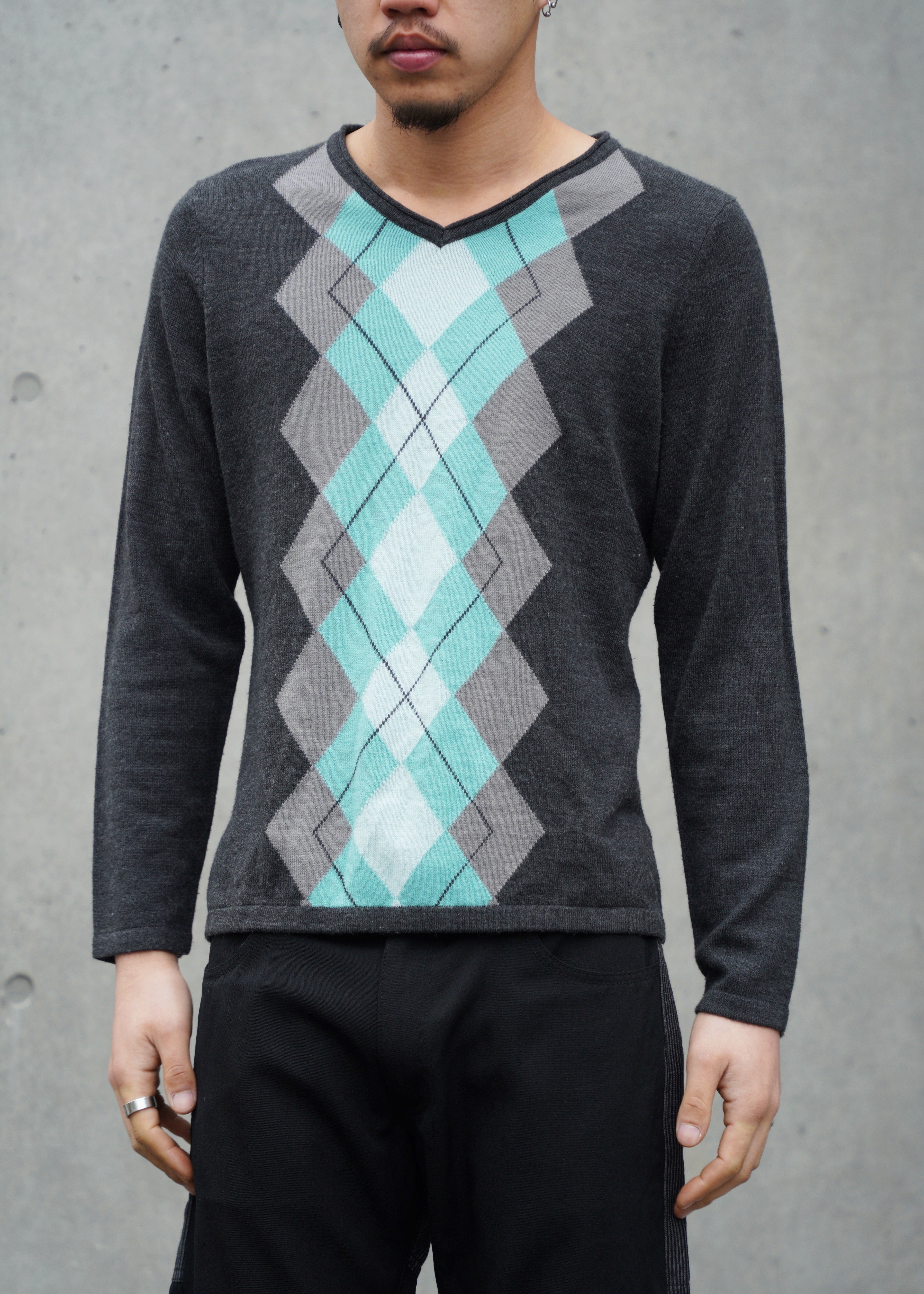 v neck argyle knit