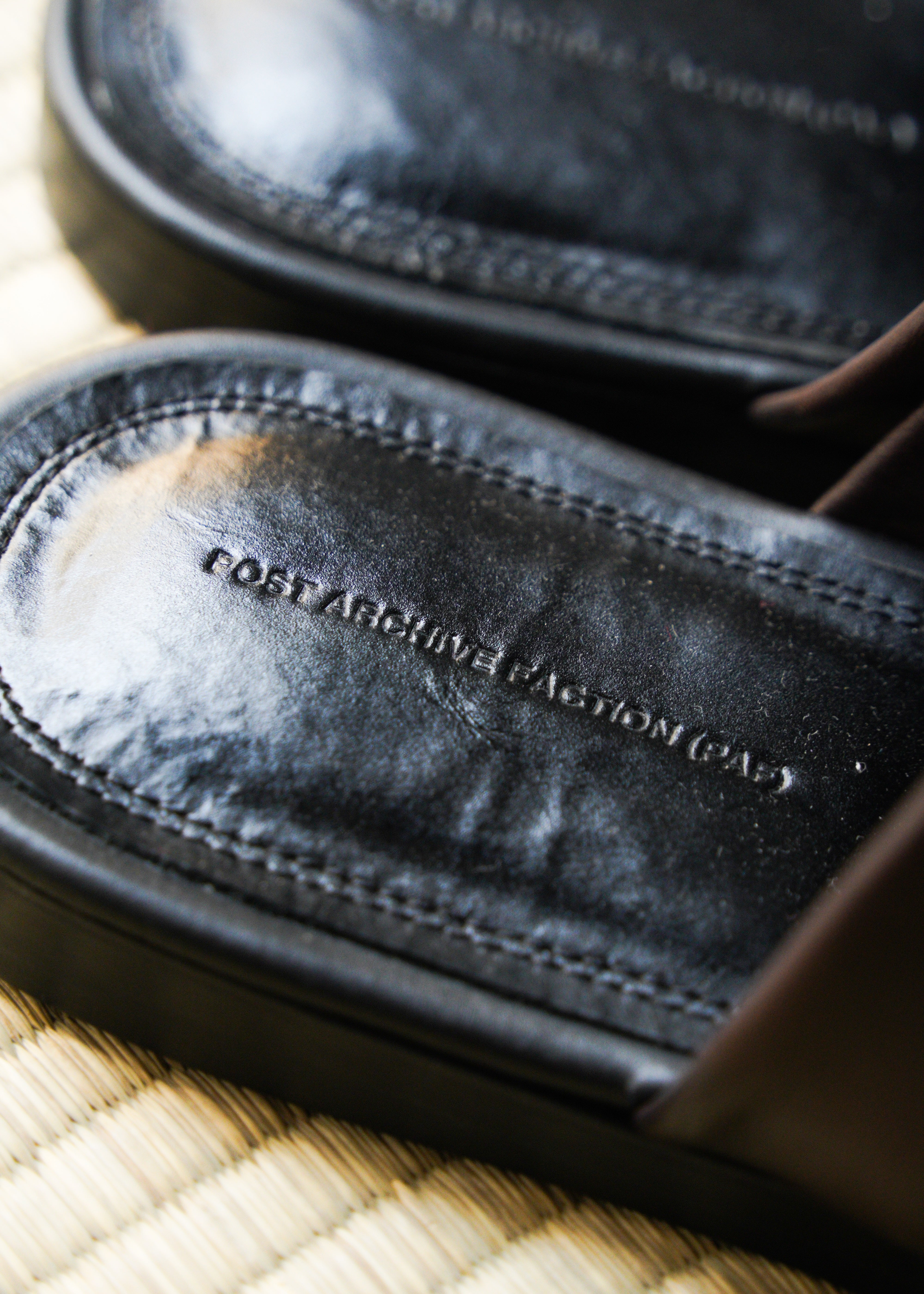 POST ARCHIVE FACTION 26SS Drifter Slides / Brown