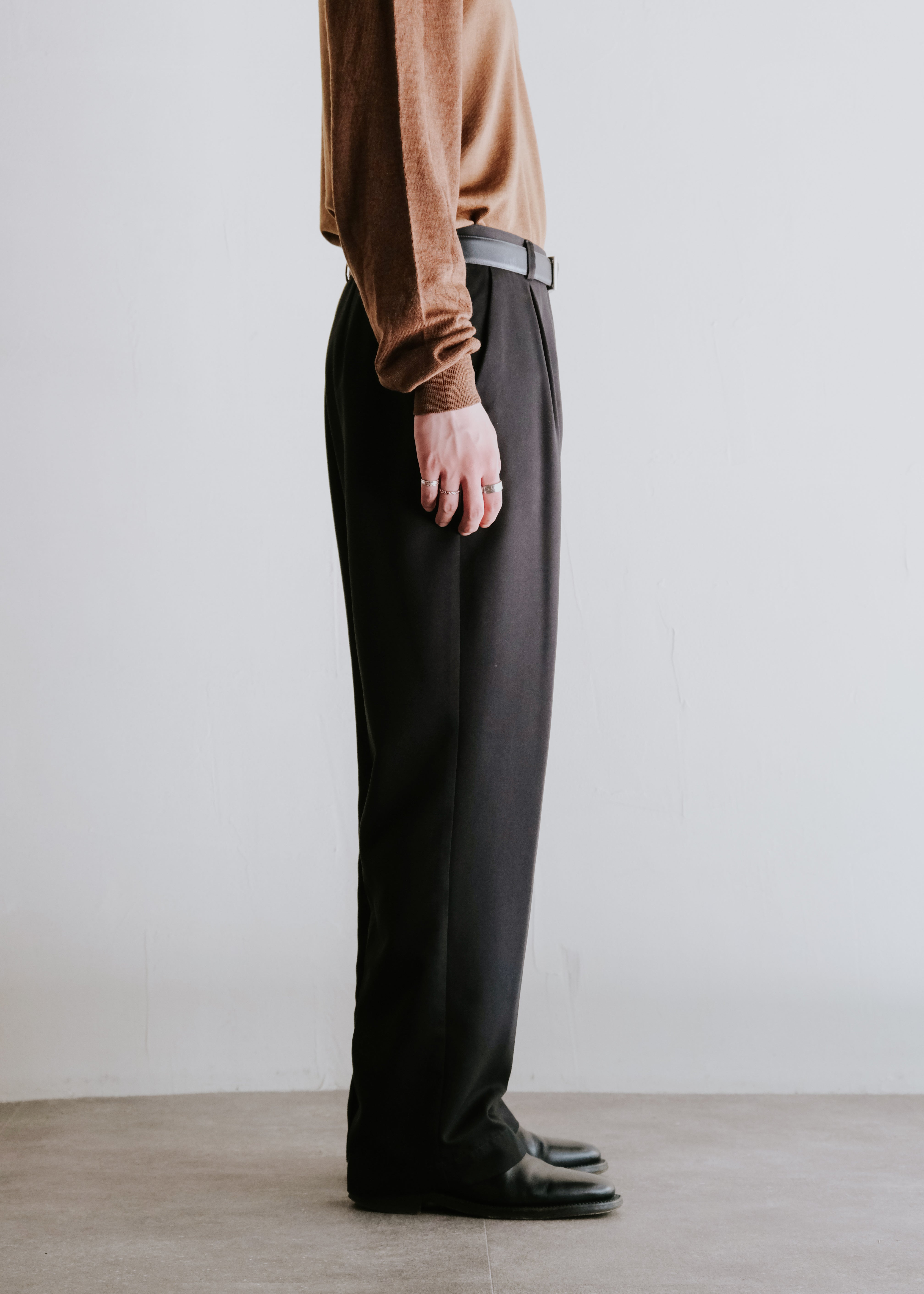 center creased tuck wide straight slacks