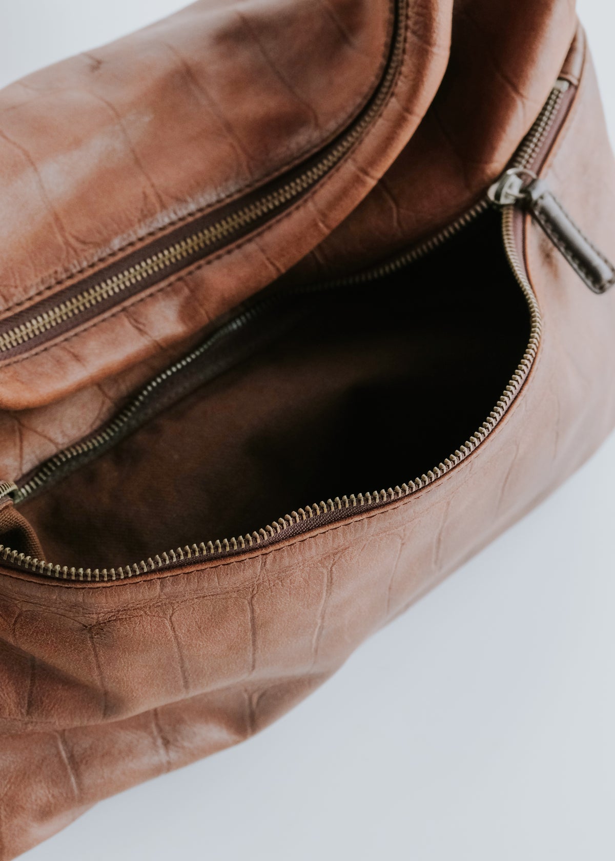 Italian handmade leather one shoulder bag with jill handle