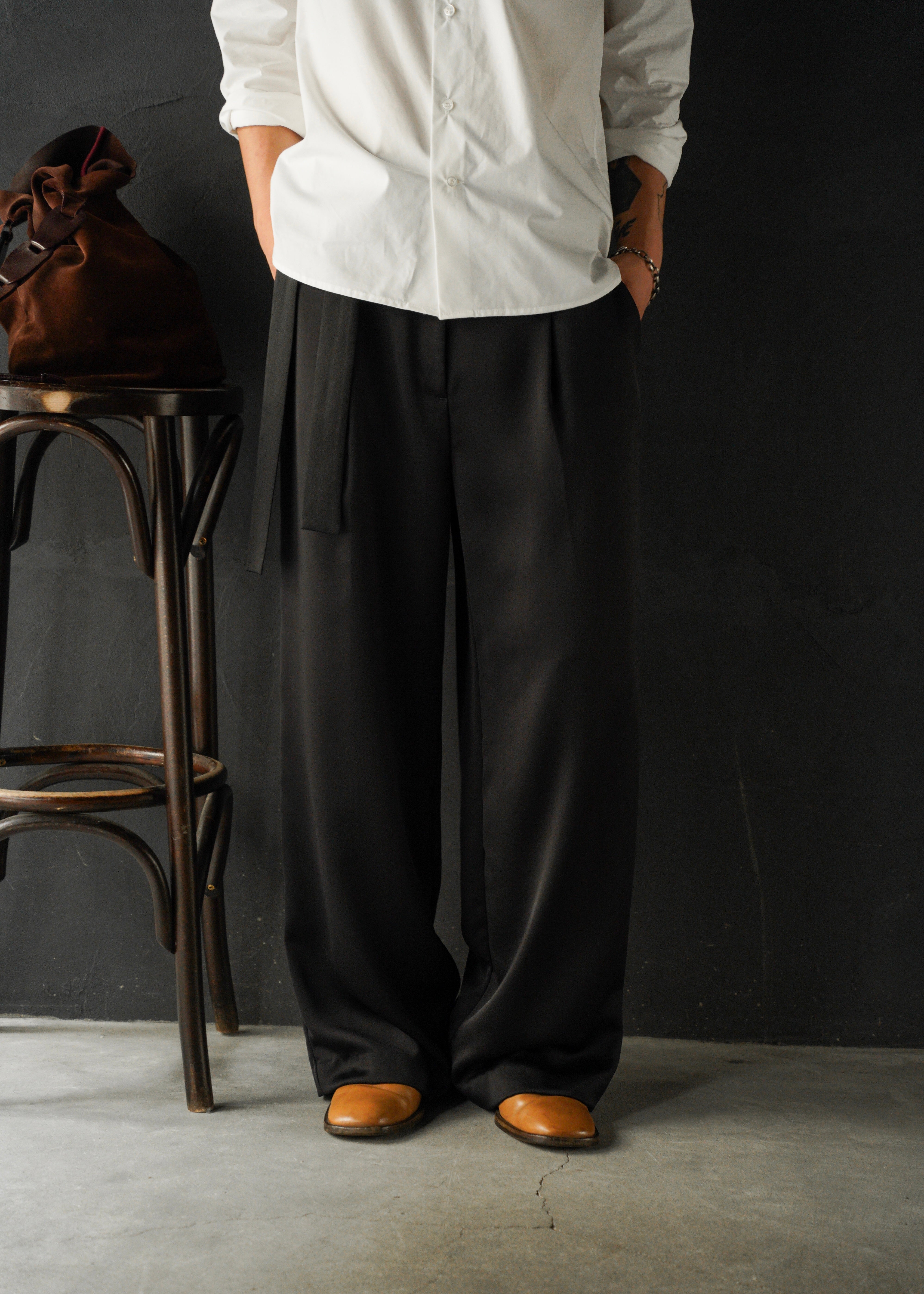 Tucked wide straight slacks