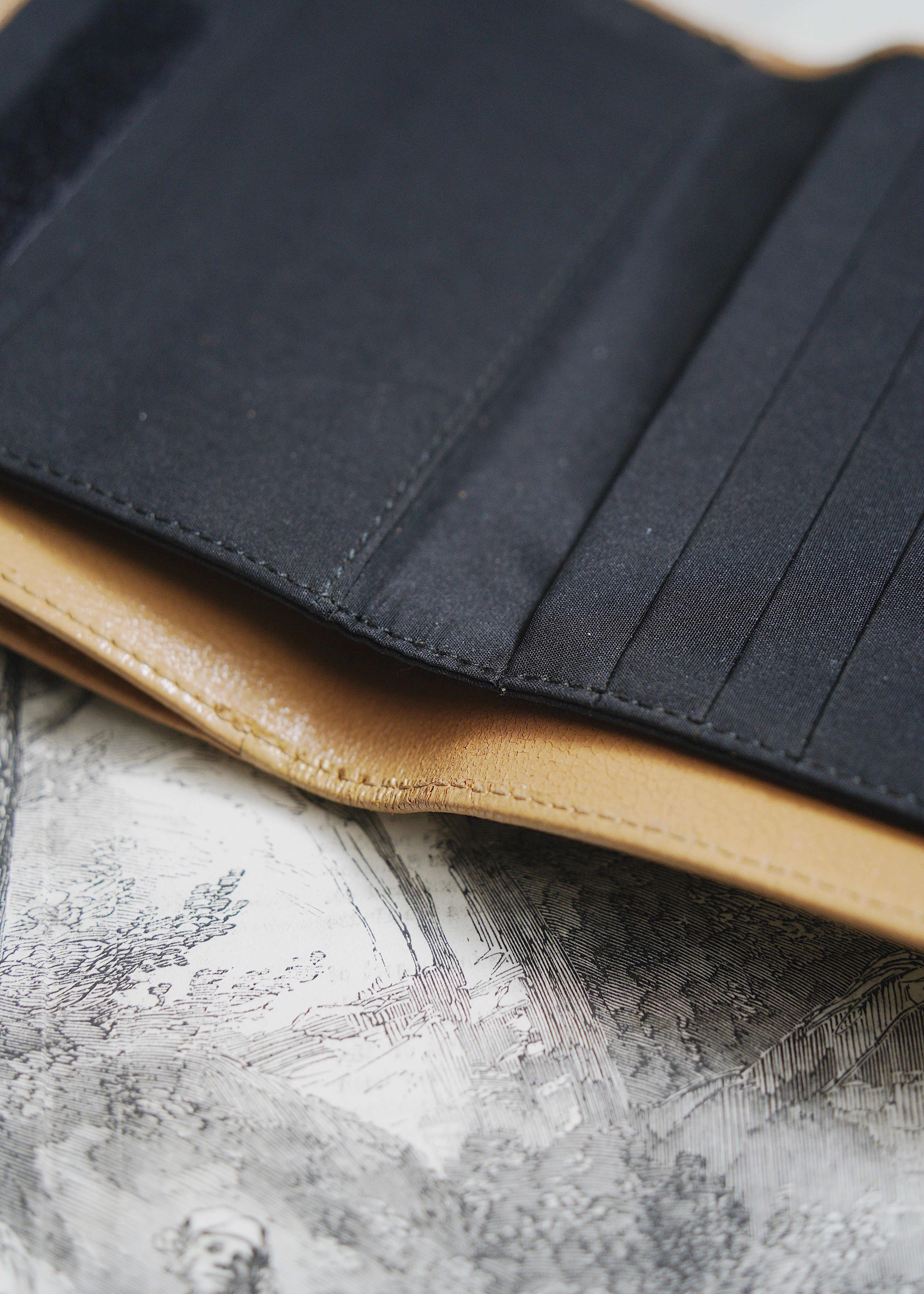 90's MIU MIU leather velcro wallet