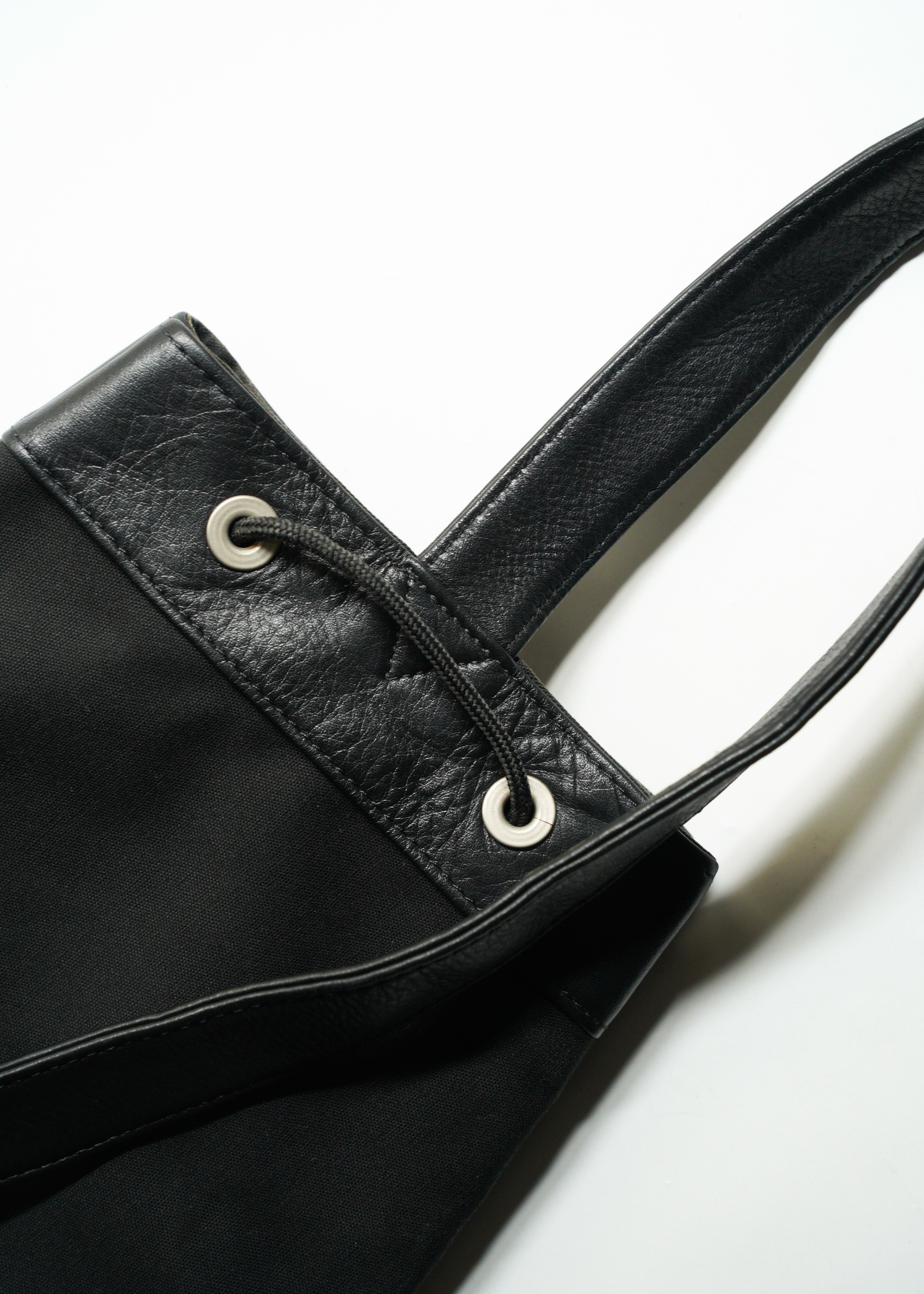 90-00’s ages b. VOYAGE switching leather bonsac shoulder bag