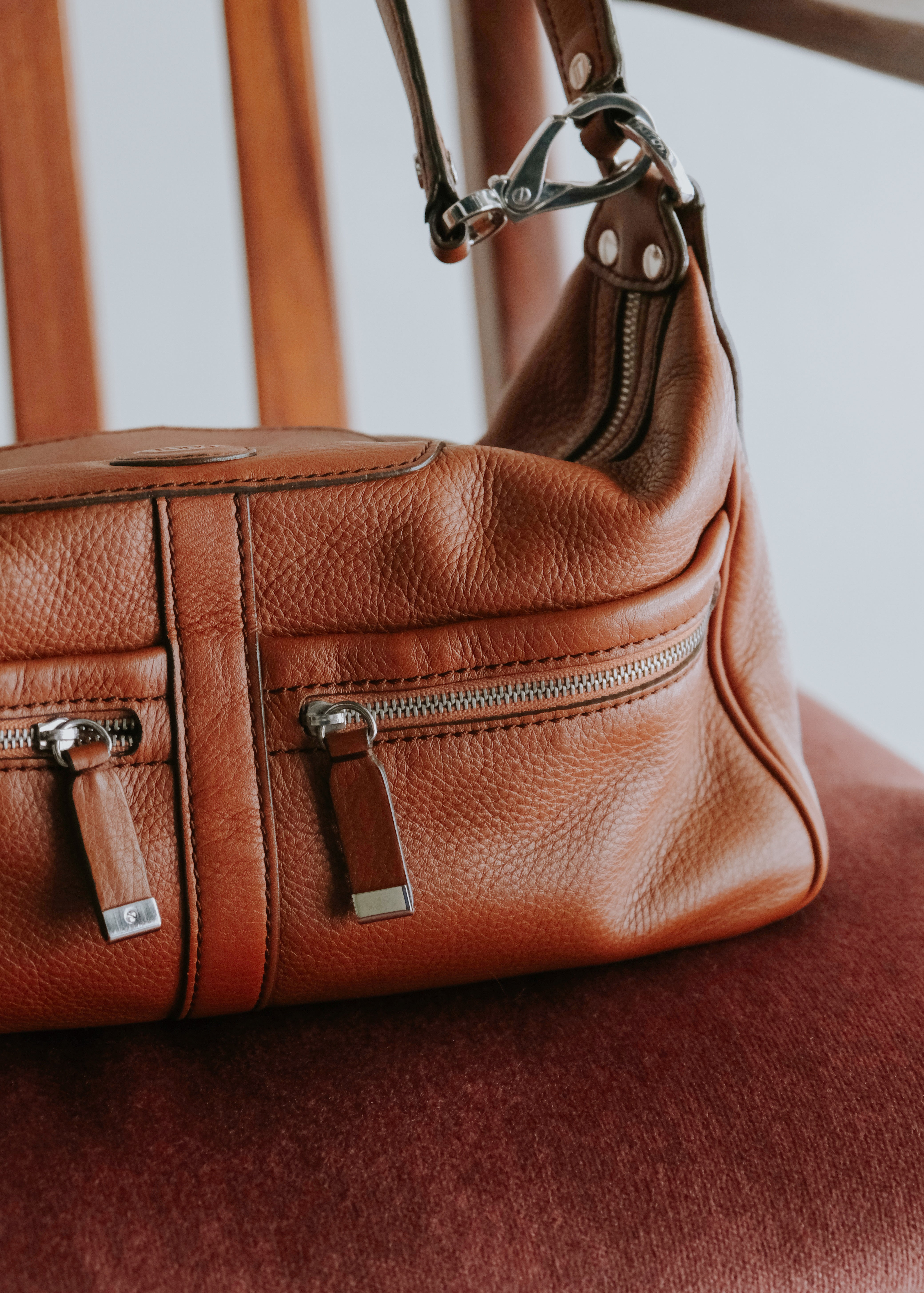90-00's TOD'S multiple pocket leather shoulder bag