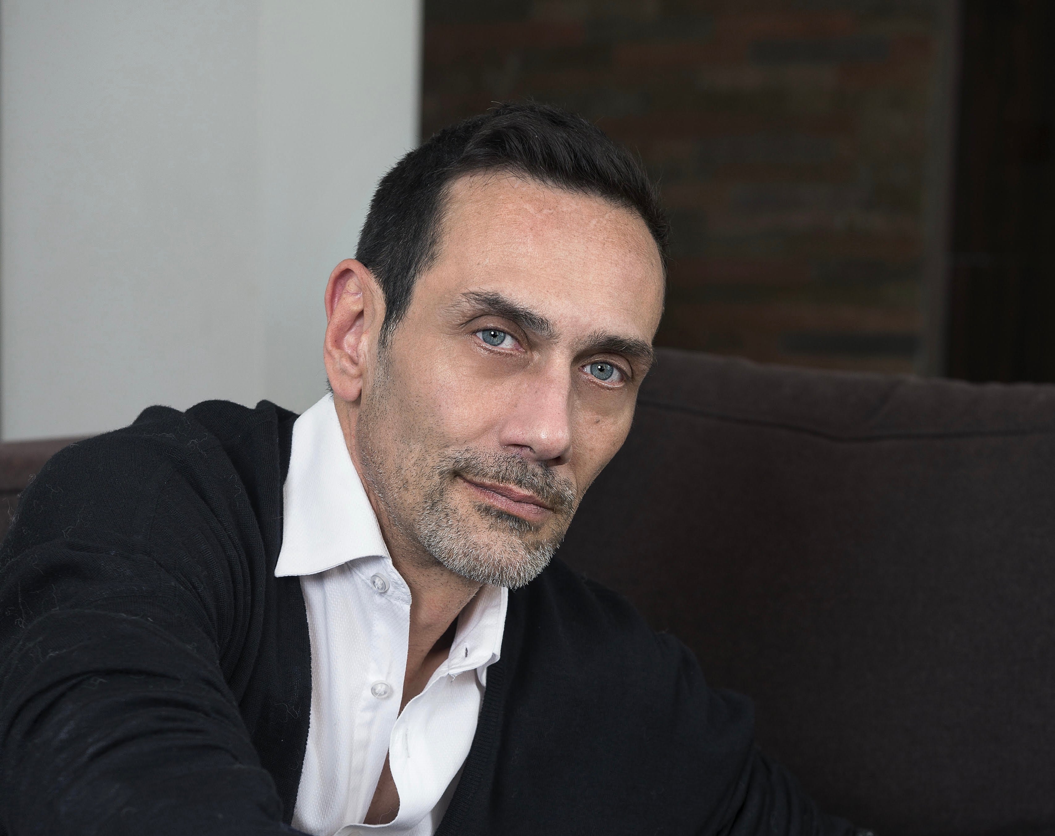 “A Quiet Gesture of Beauty” -Jean Paul Knott Interview-