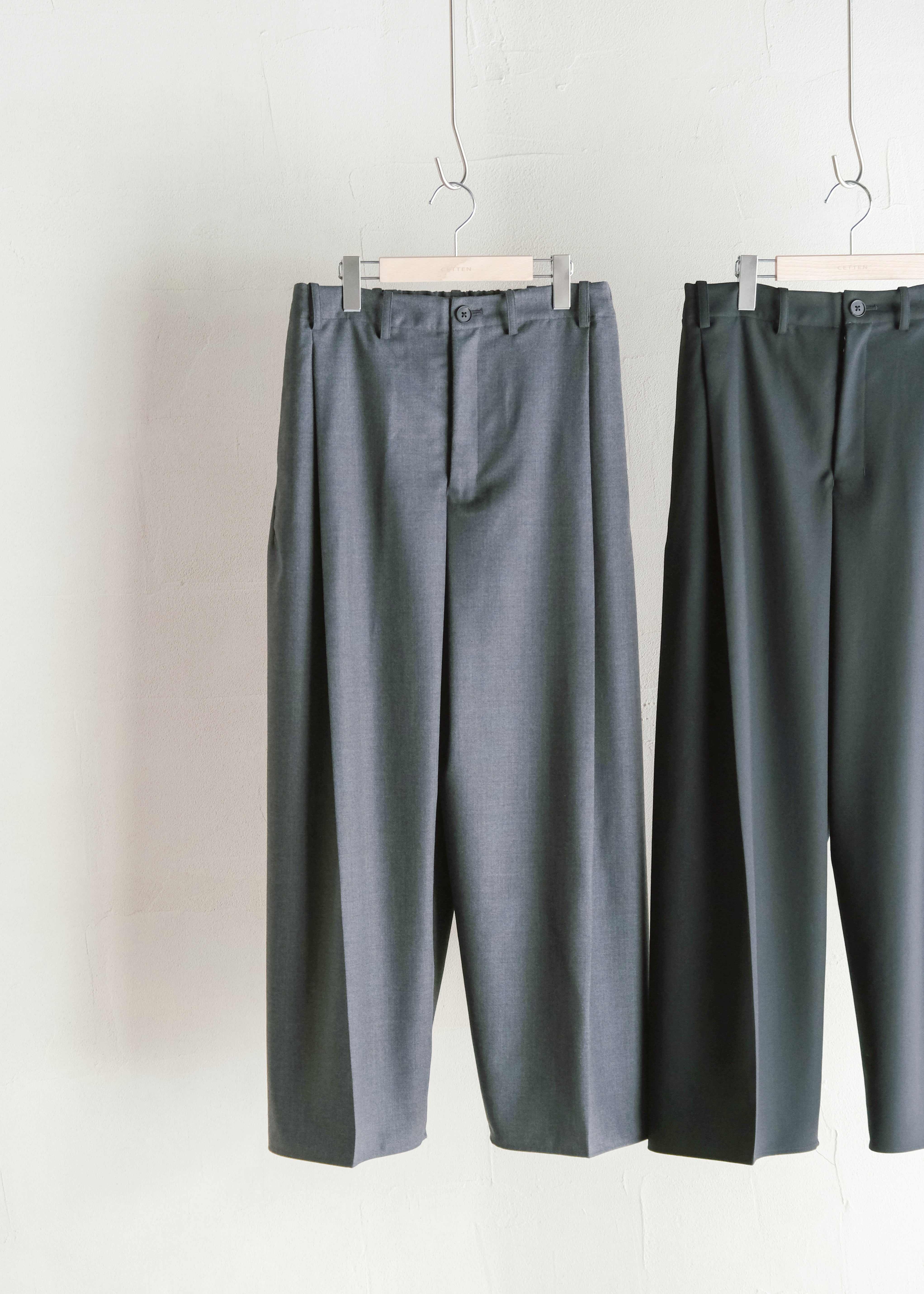 nonnotte 26AW Draping Crotch Box Pleats One- Tuck Trousers/ Charcoal Top