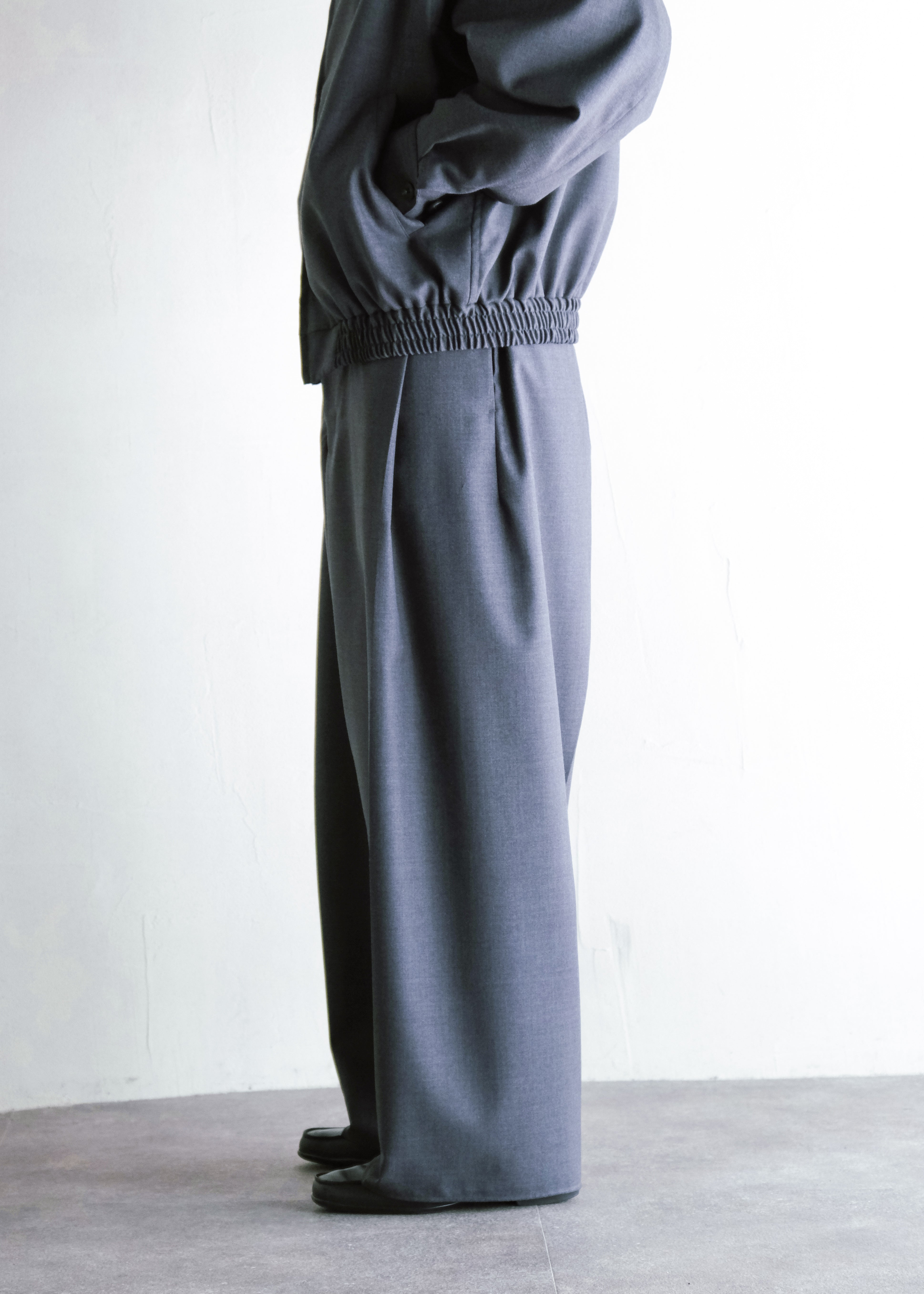nonnotte 26AW Draping Crotch Box Pleats One- Tuck Trousers/ Charcoal Top