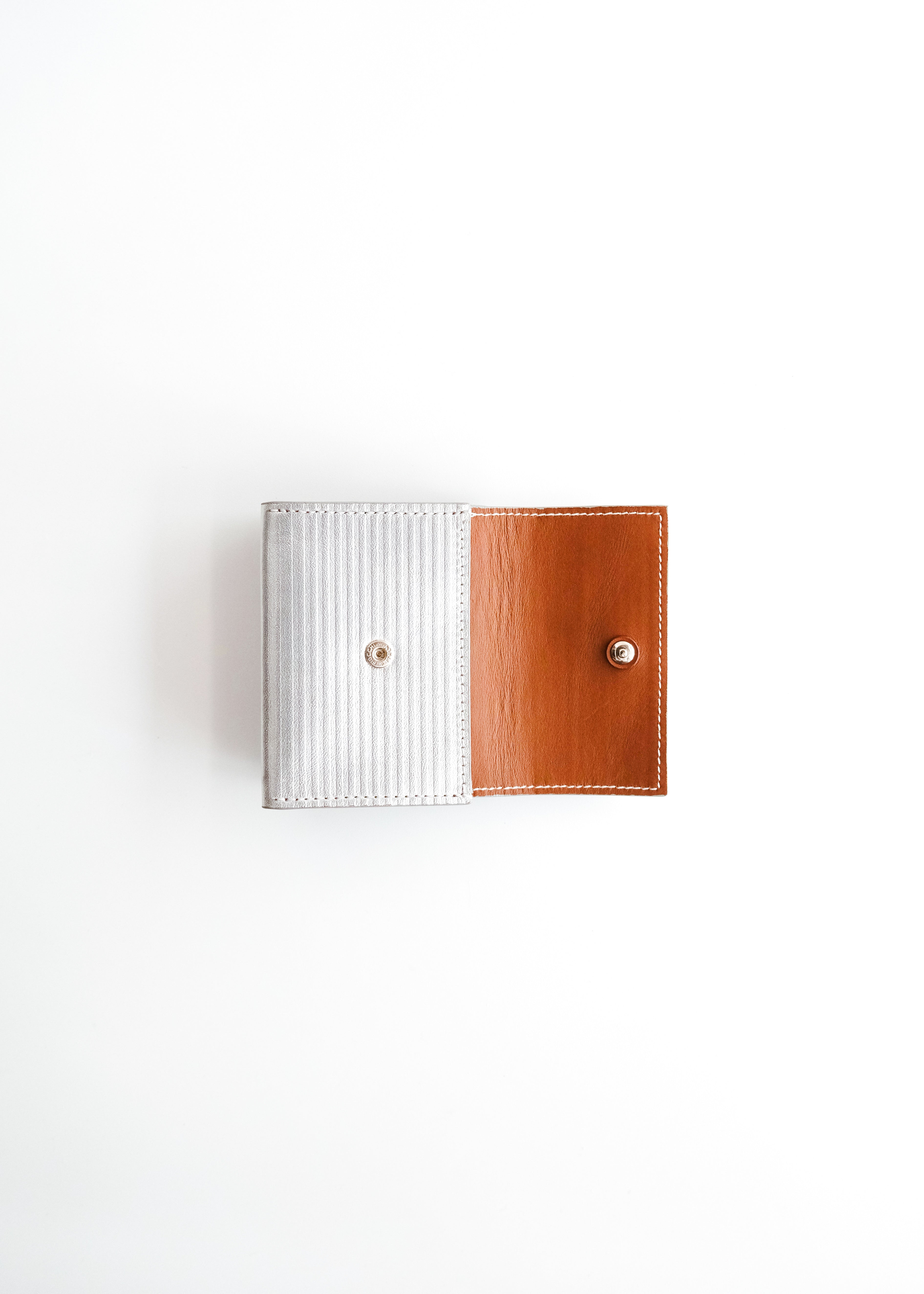 beta post steelic trifold wallet 320 Camel メンズ