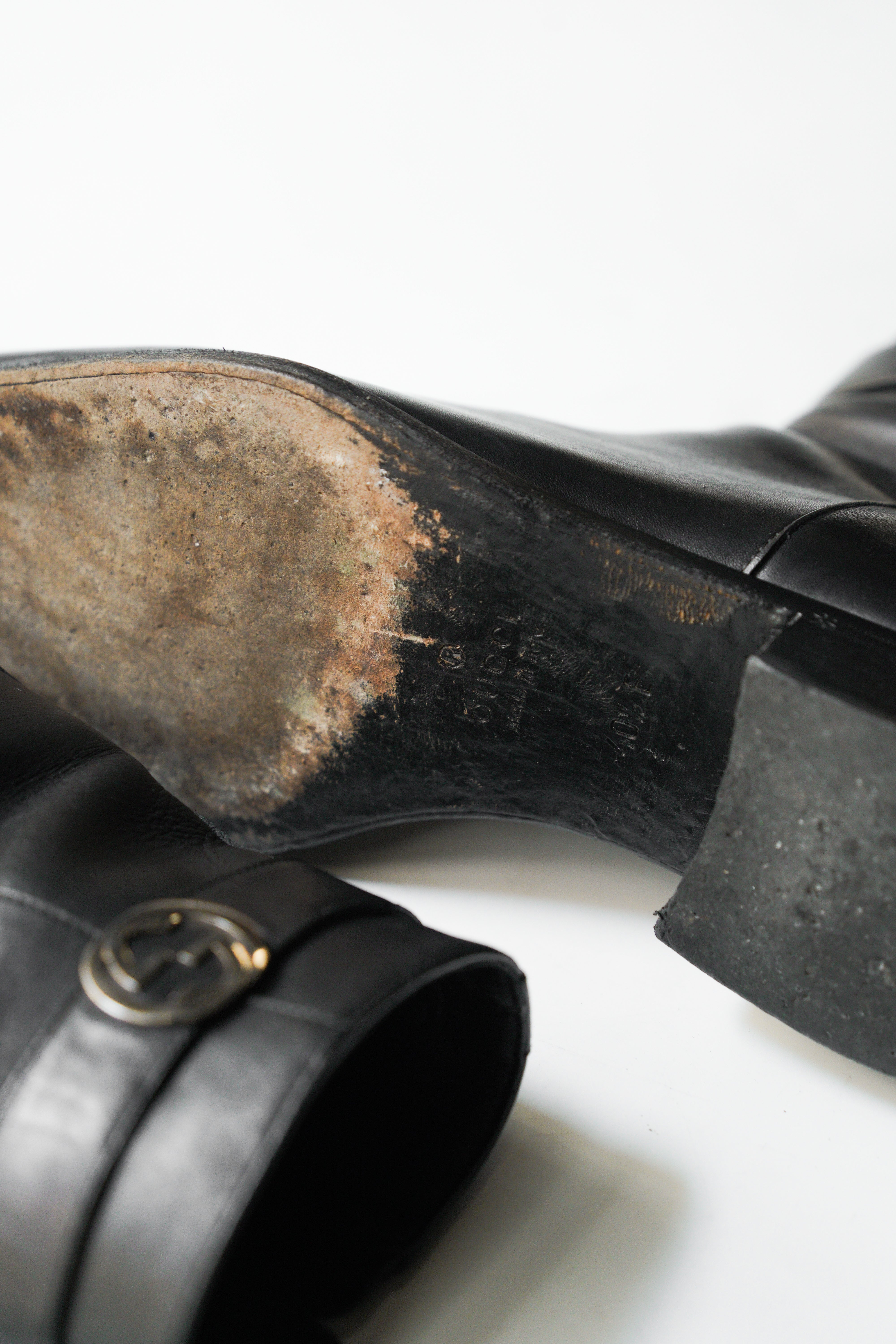 00's GUCCI Interlocking G     Chisel-toe side zip boots