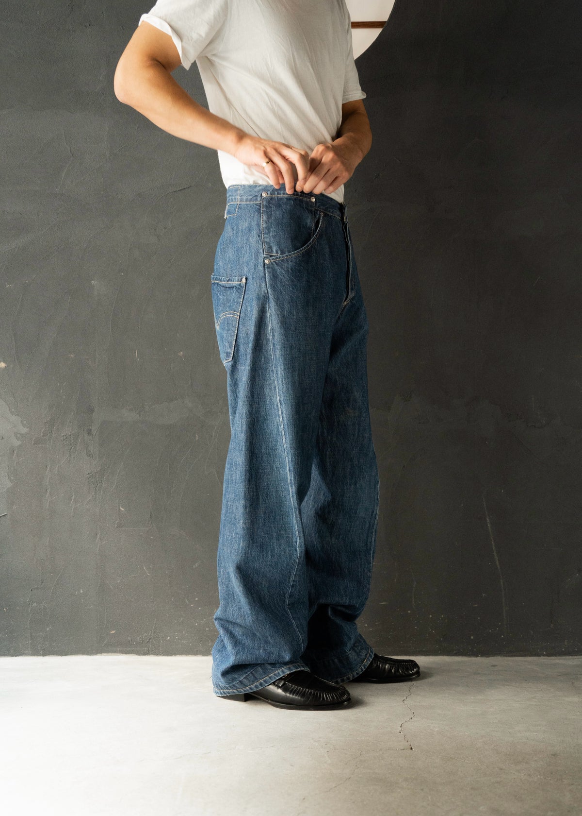 00’s Euro  Levi’s draping loose fit jeans