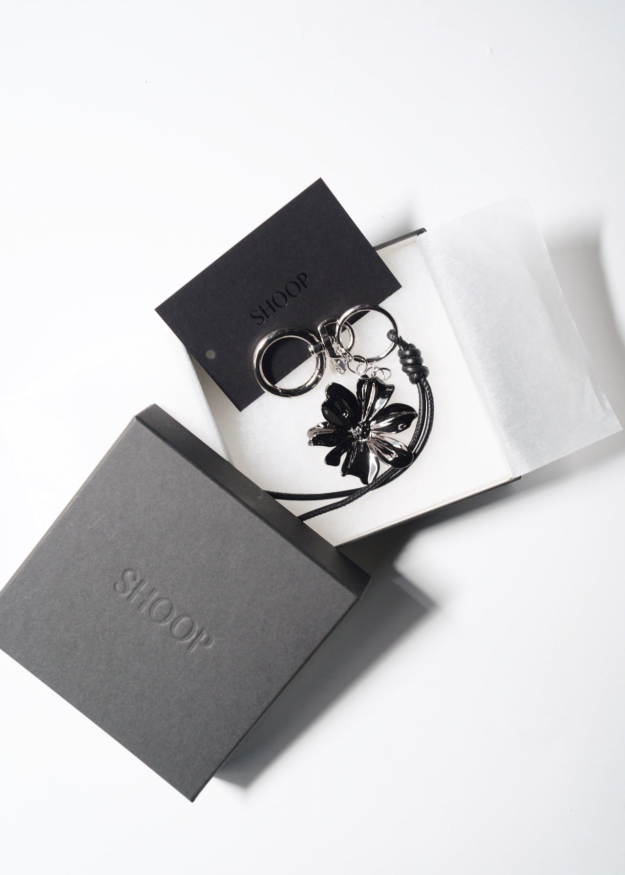 SHOOP 26SS black lily keyring