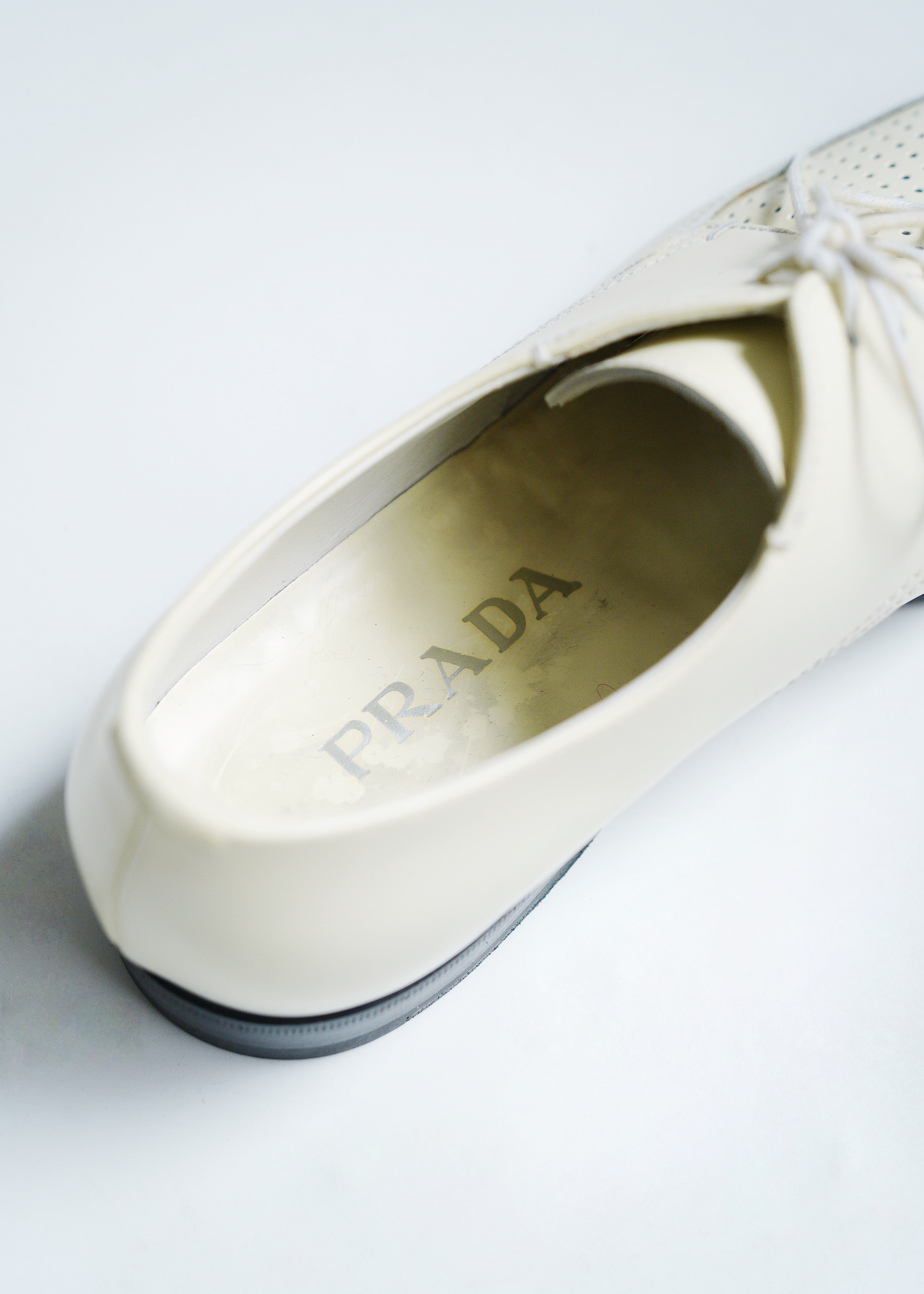 00's PRADA punching leather dress shoes