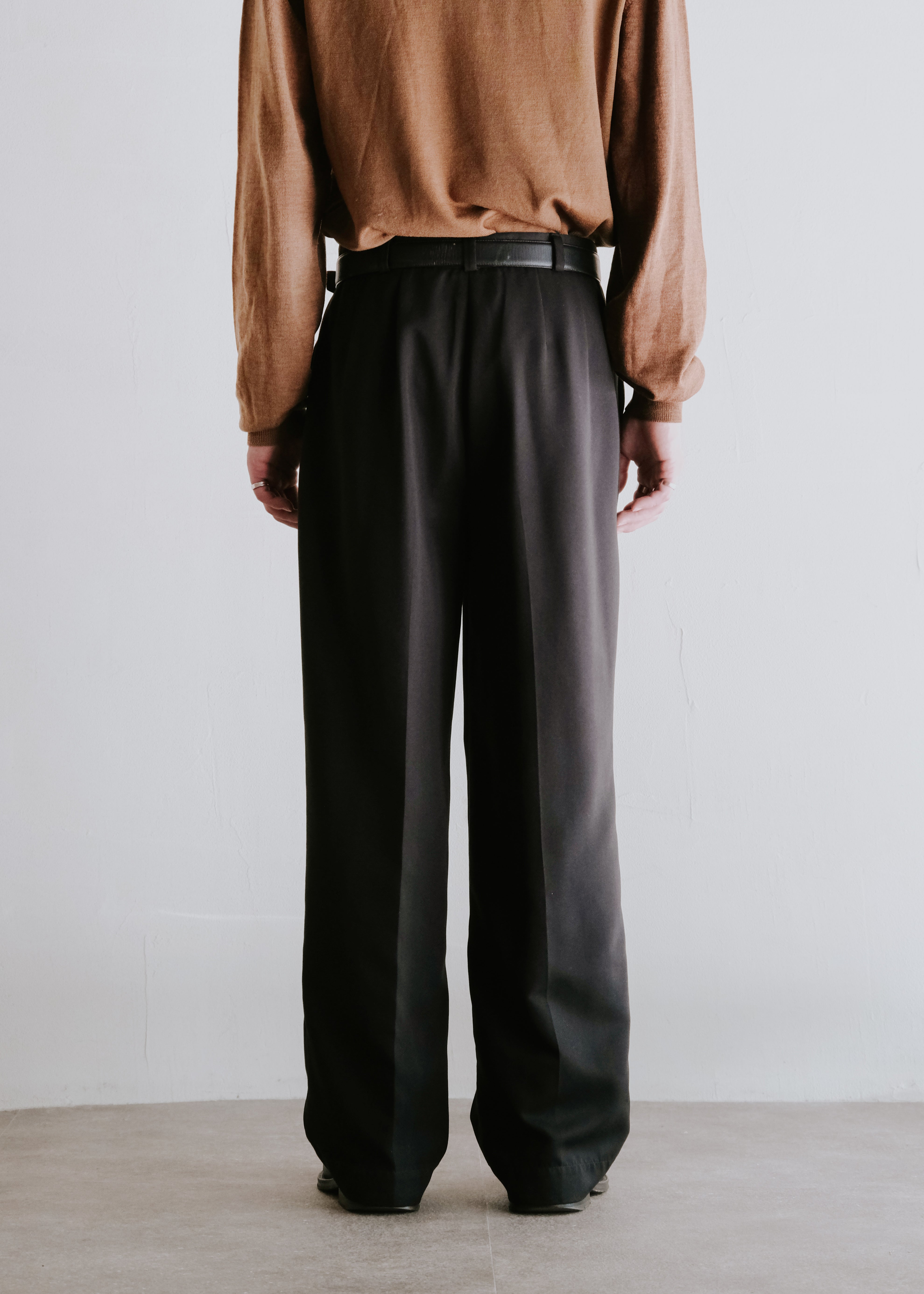center creased tuck wide straight slacks