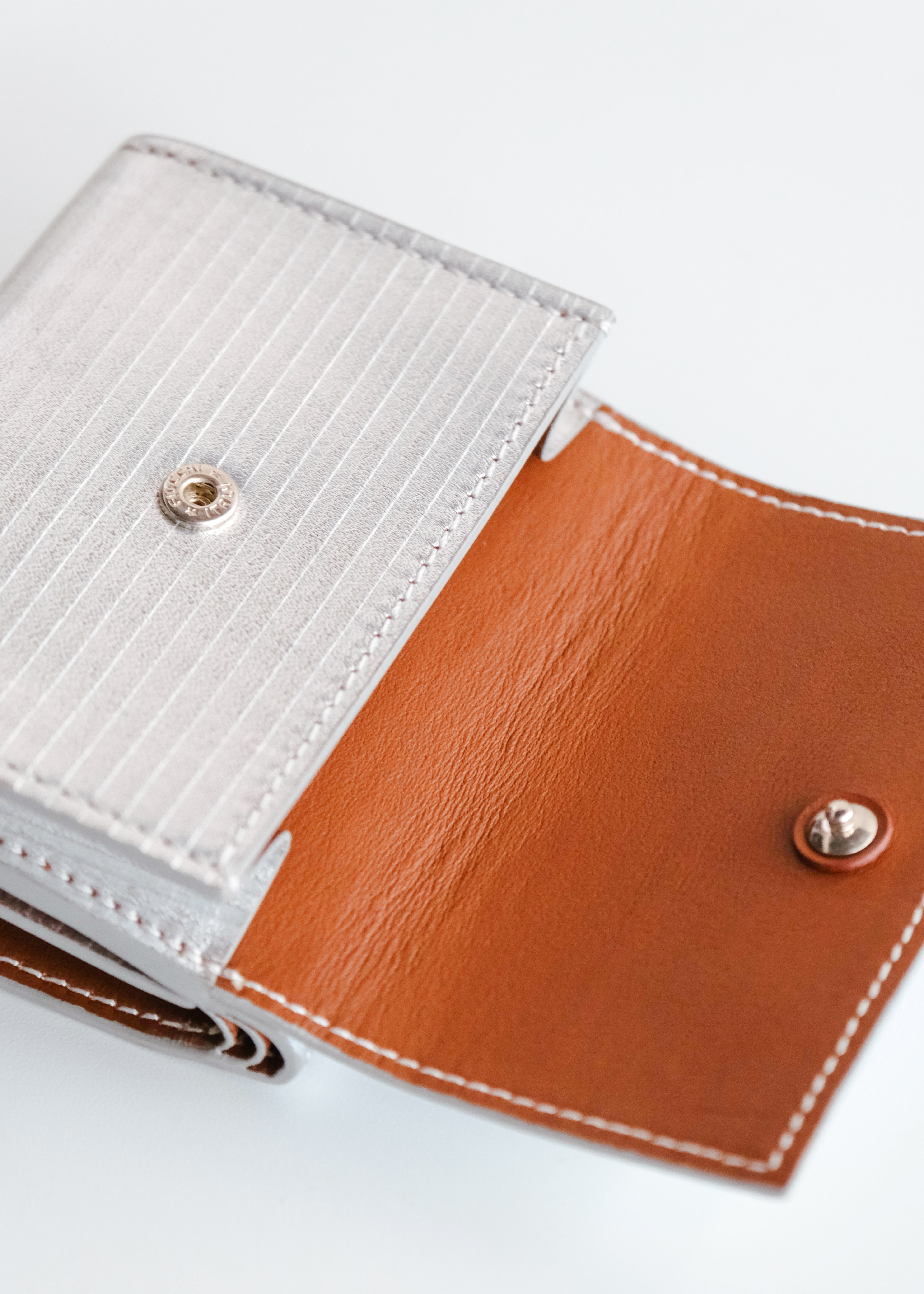 beta post steelic trifold wallet 320 Camel メンズ