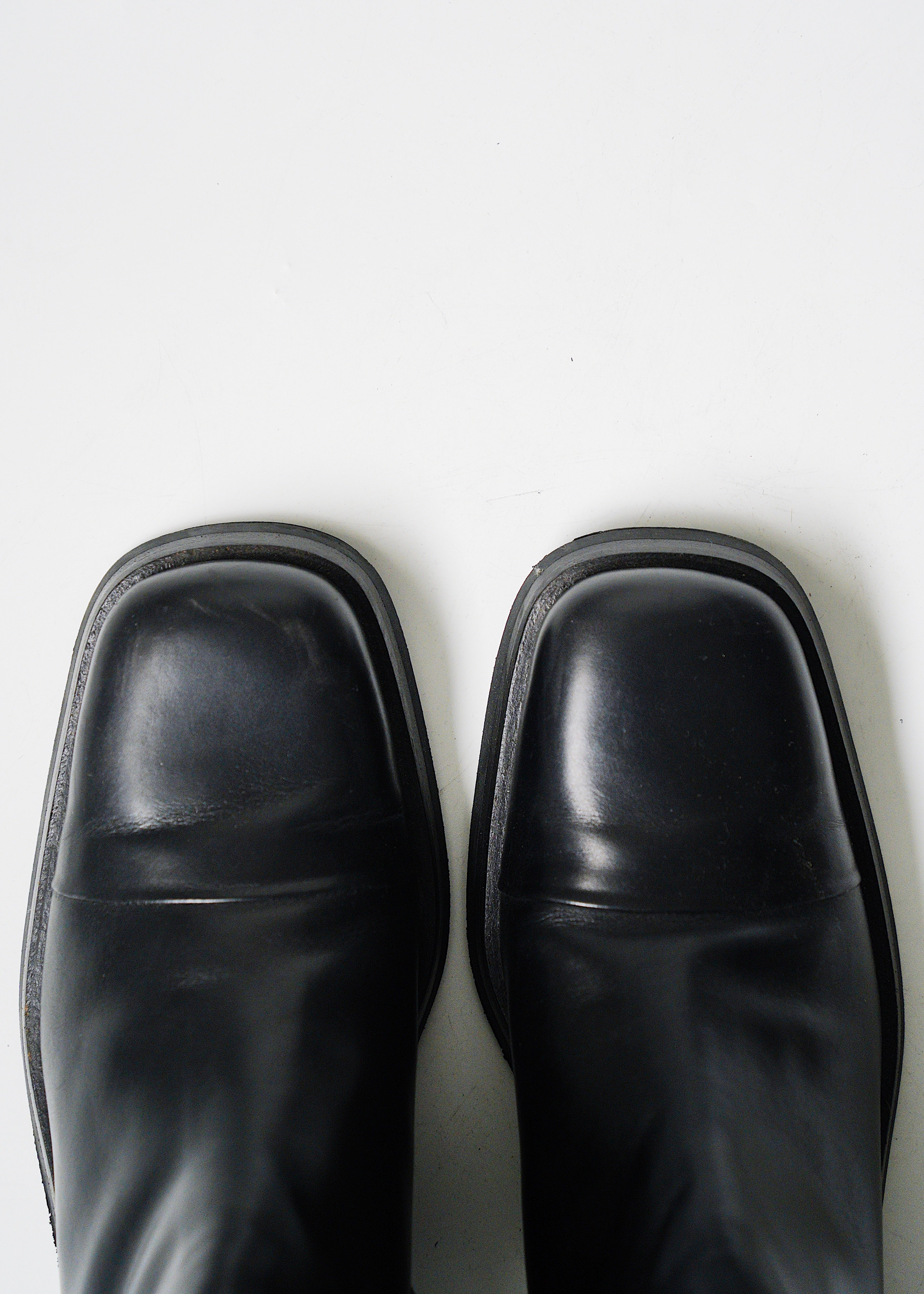 GUCCI side zip square toe leather boot