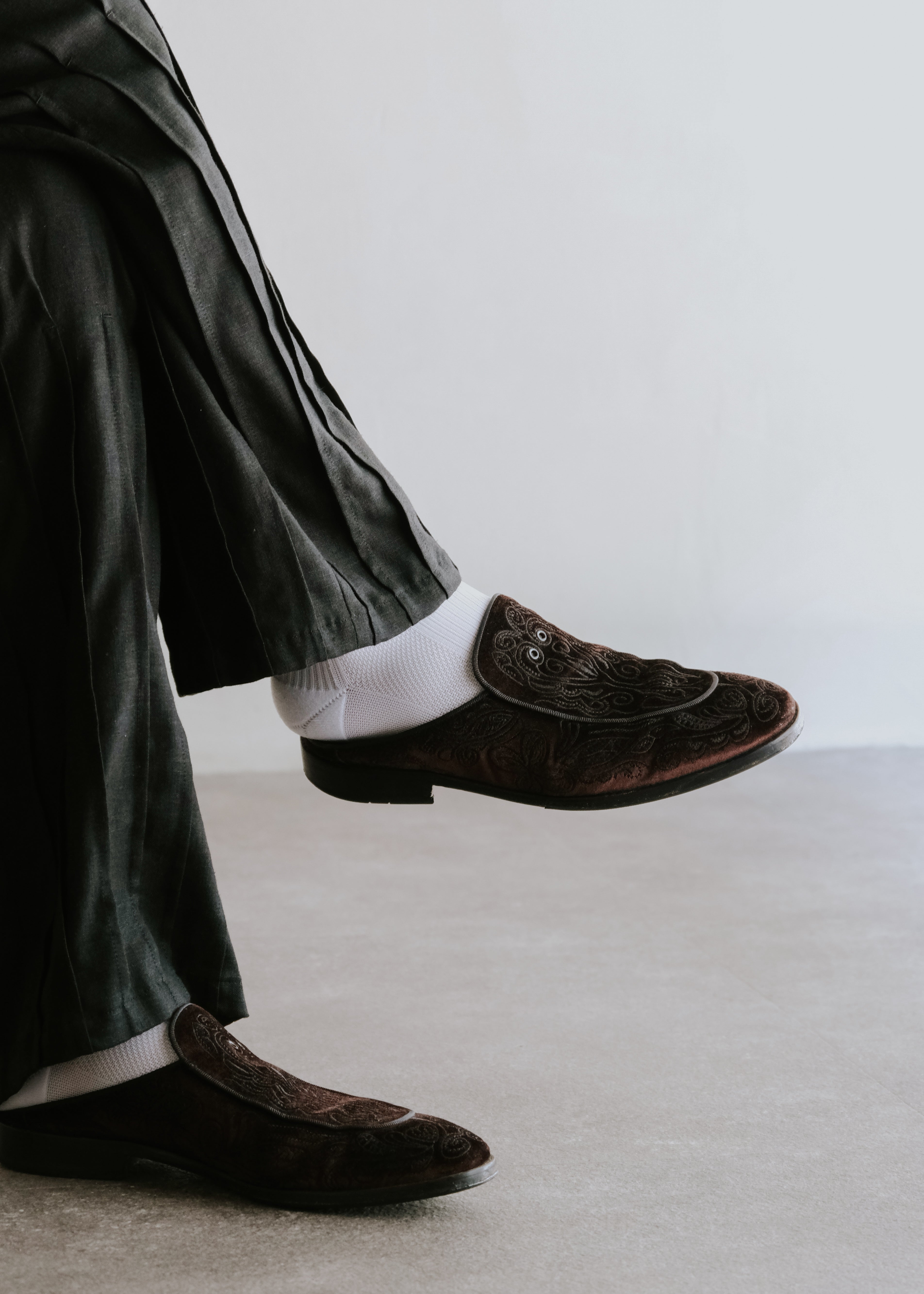 ANGELO RUFFO velvet embroidered U-moc mule