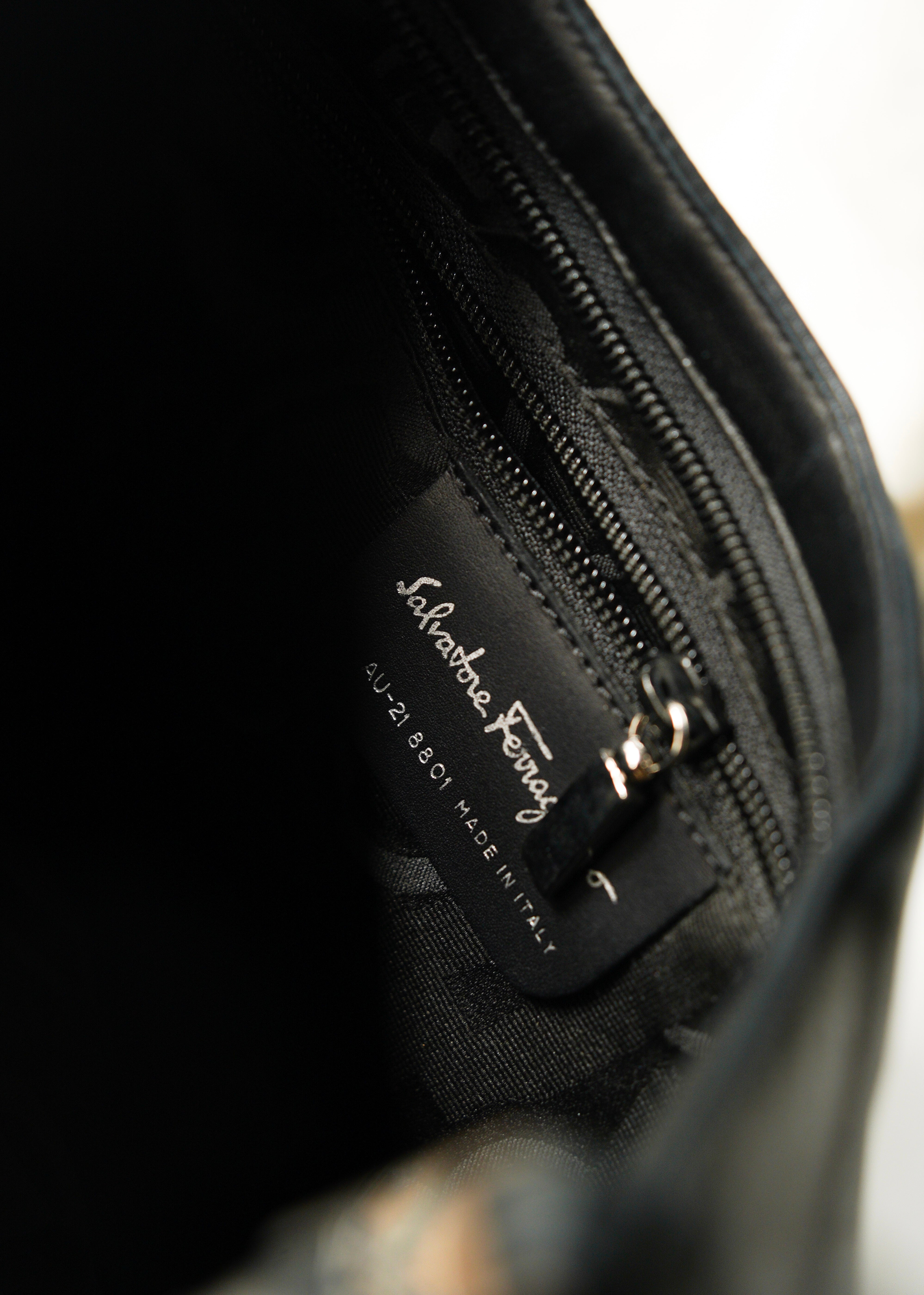 90-00’s Salvatore Ferragamo chain strap leather shoulder bag