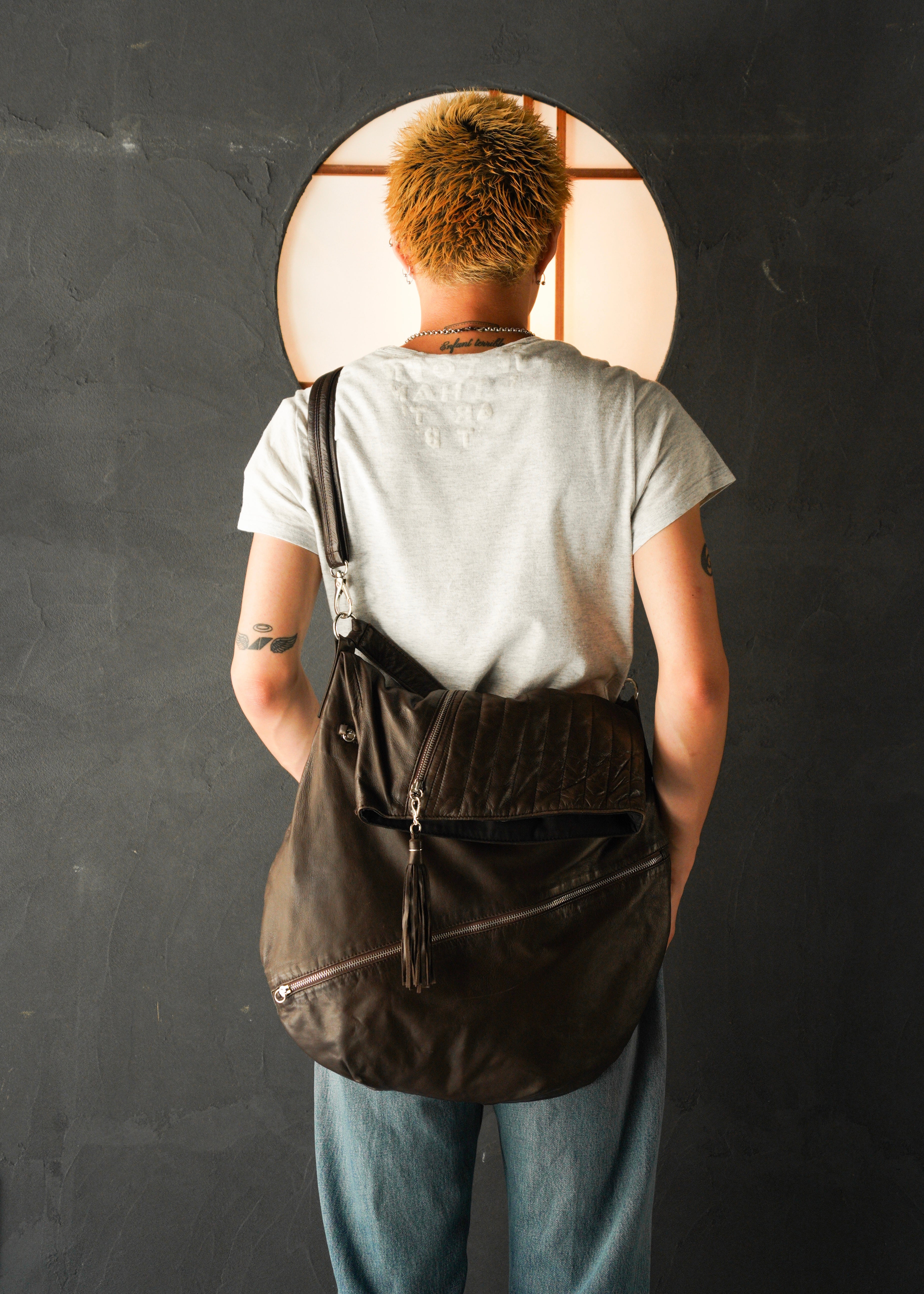 Multi zip pocket 2 way leather shoulder bag