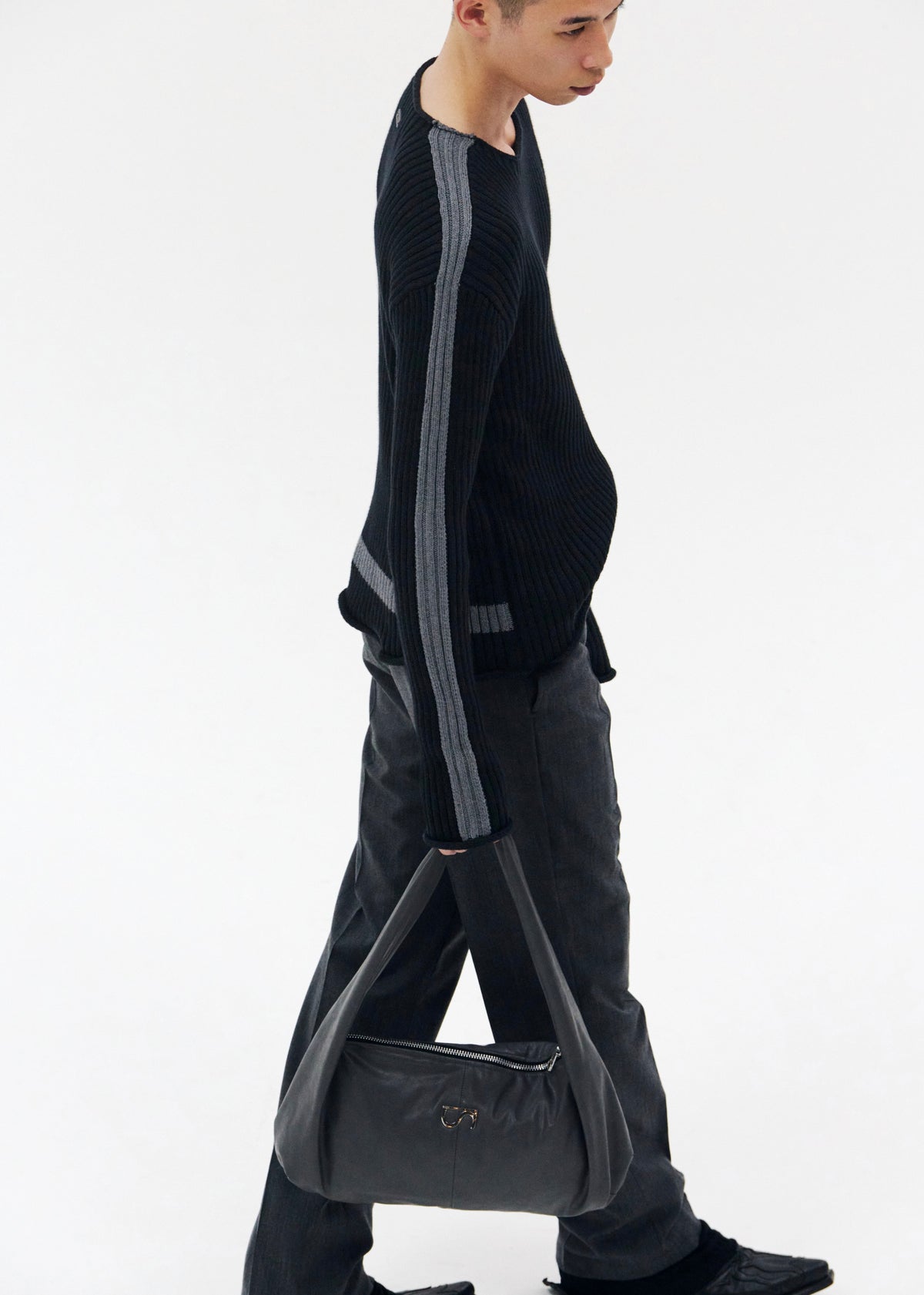 SHOOP 26AW METAL LOGO HOBO BAG / Black