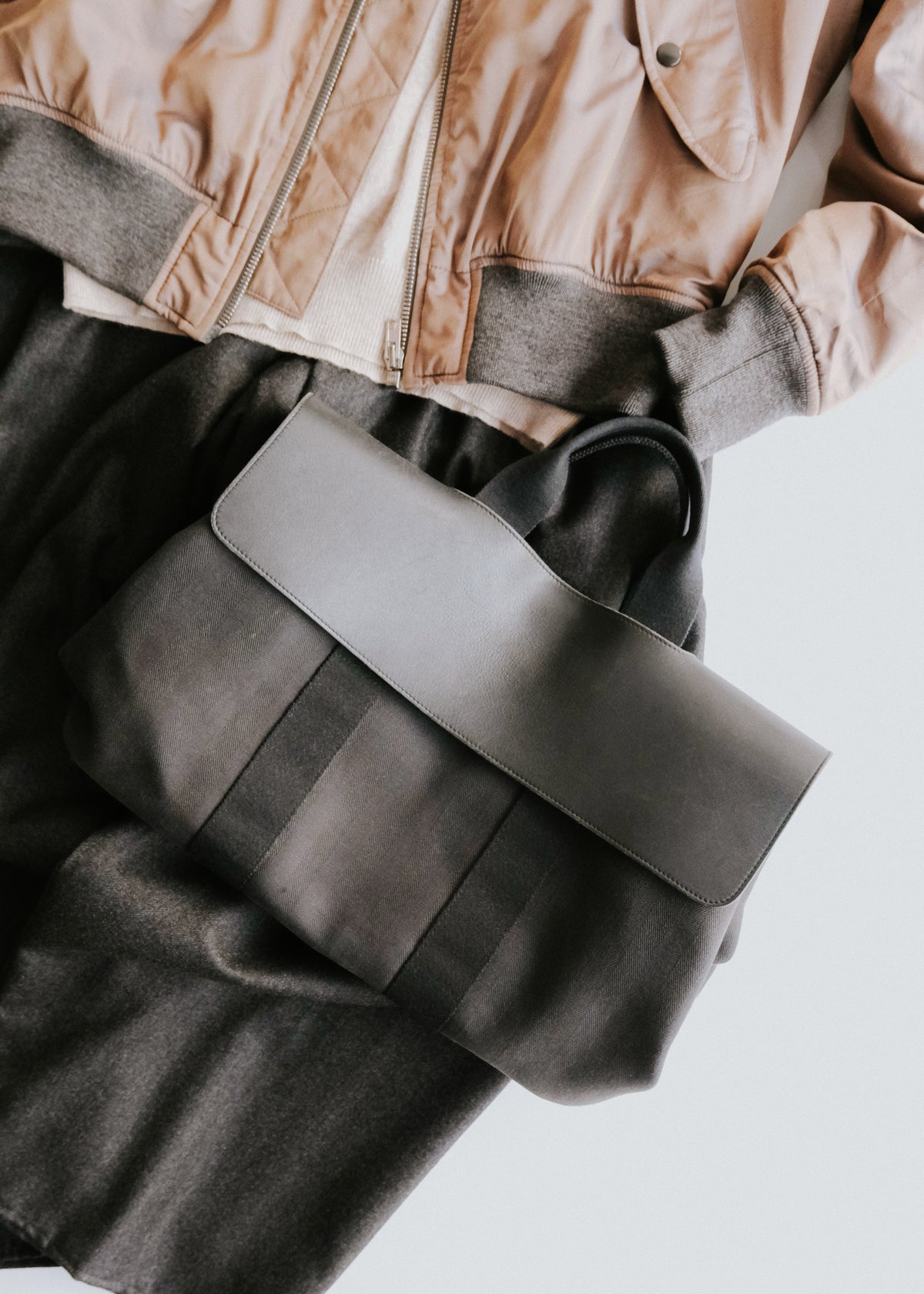 00-10's HERMÈS valparaiso MM leather flap canvas hand bag