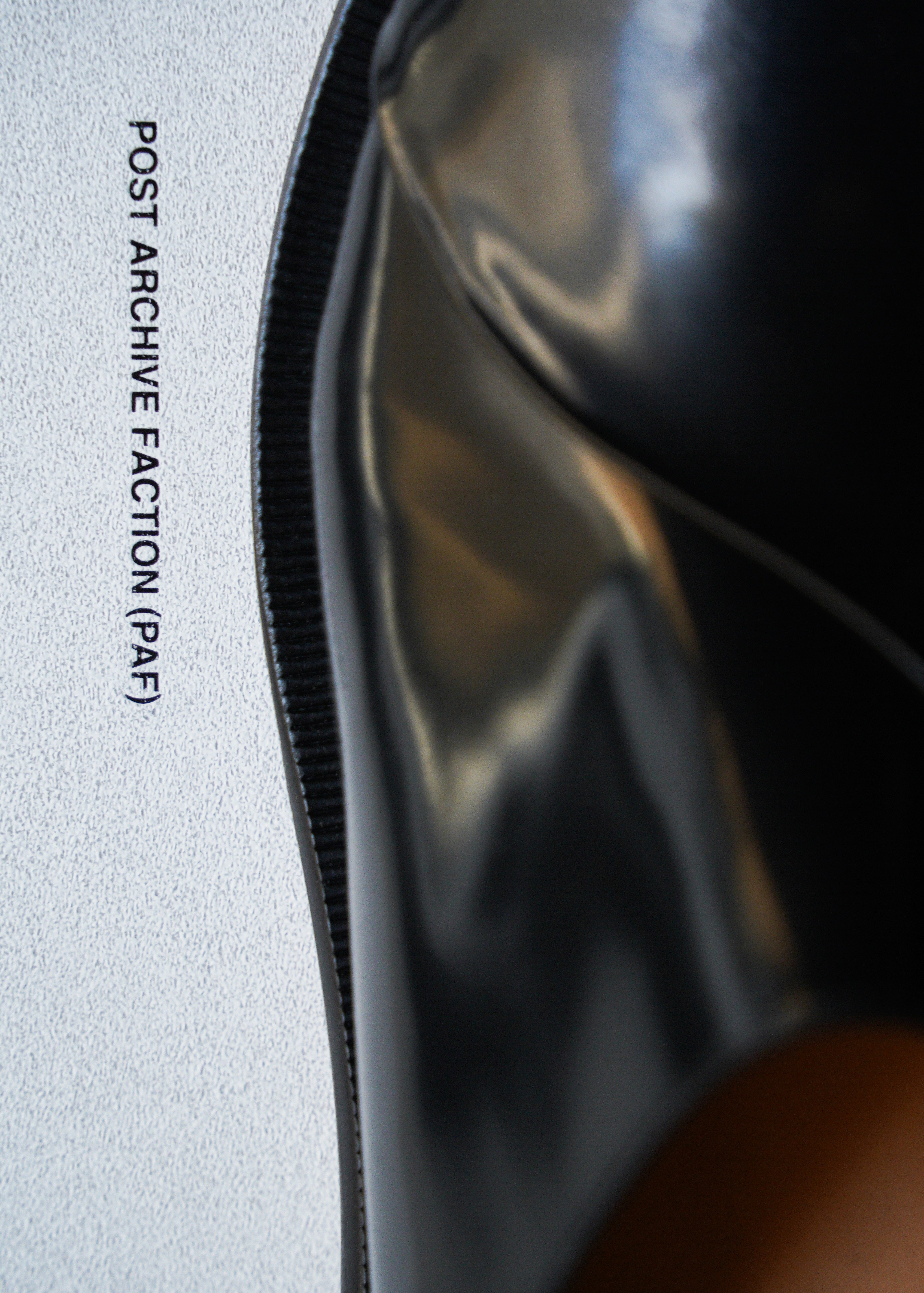 POST ARCHIVE FACTION 26SS Curved Slides / Glossy Black